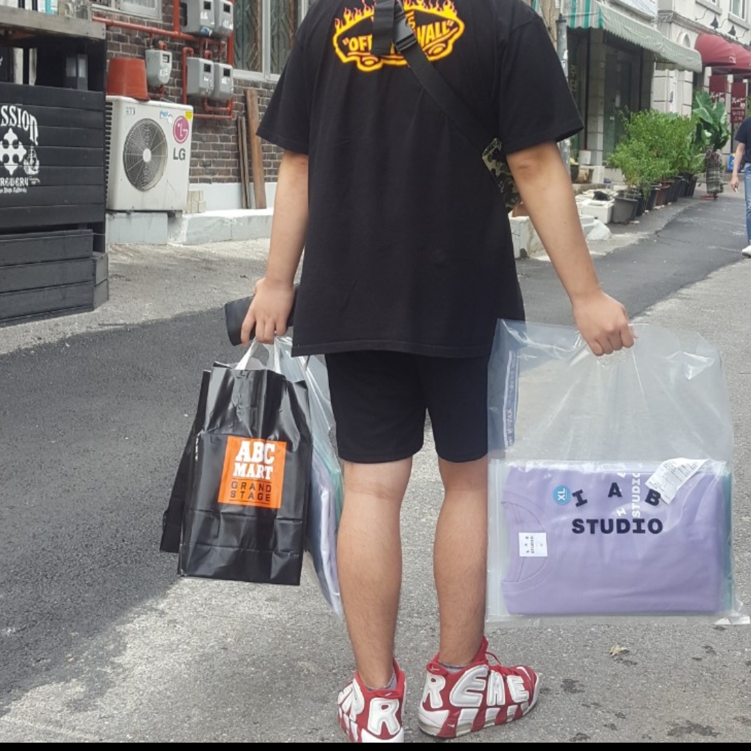 Nike x Supreme Air More Uptempo Suptempo Red 착용 스타일