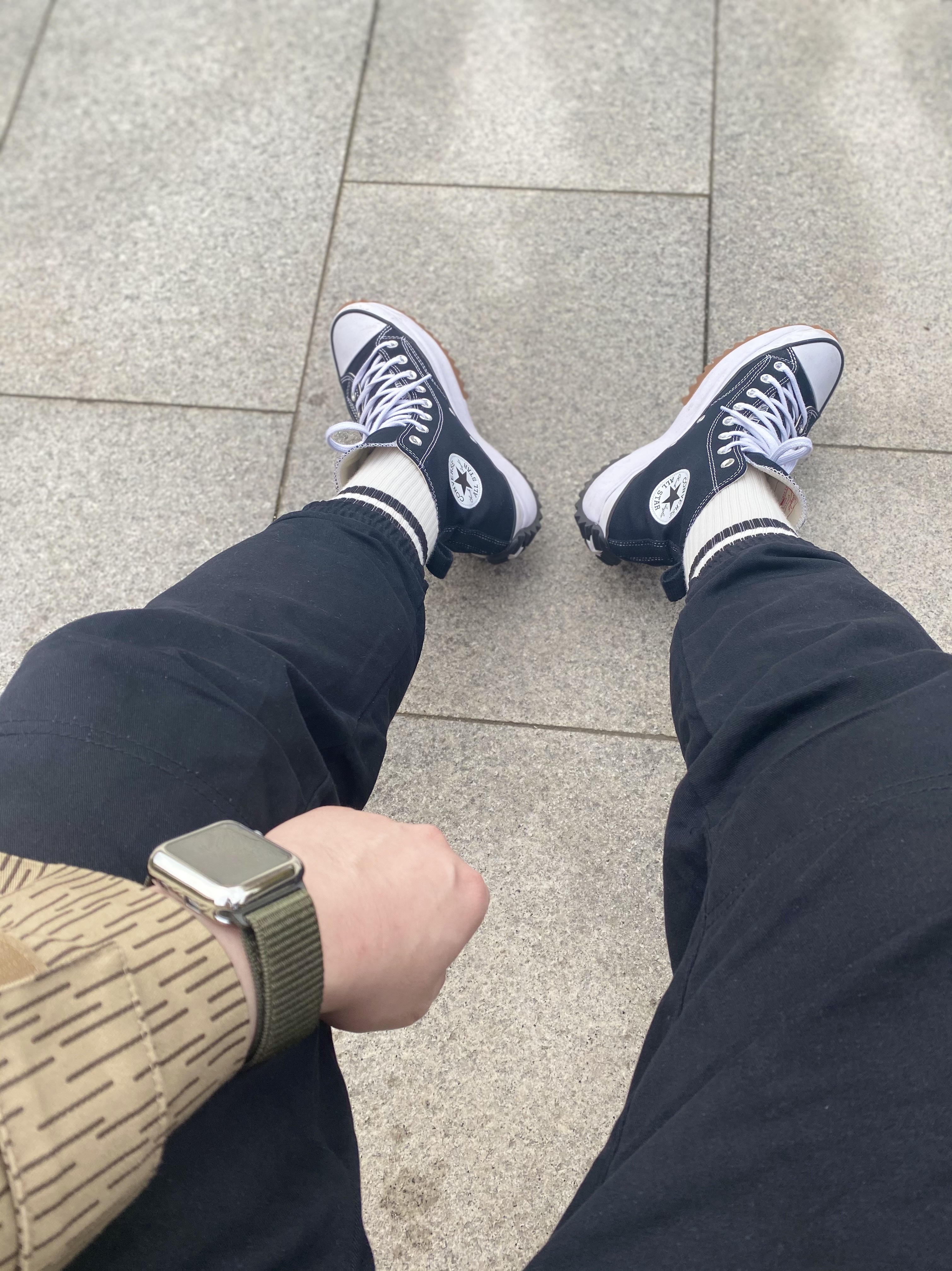Converse Run Star Hike Hi Black White Gum 착용 스타일 - 2