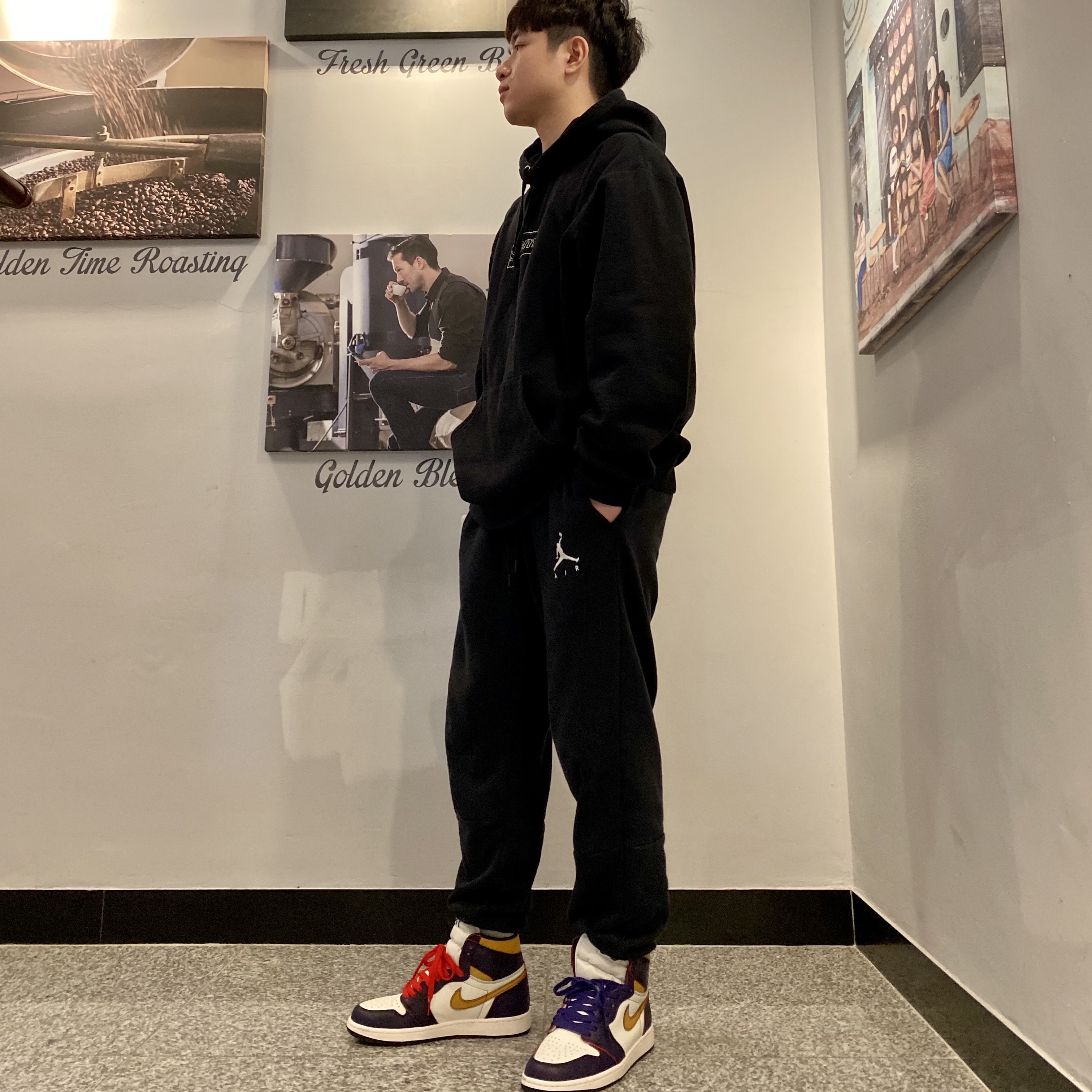 Jordan 1 Retro High OG Defiant SB LA to Chicago, Supreme x Kaws Chalk Logo Hooded Sweatshirt Black - 21SS 착용 스타일