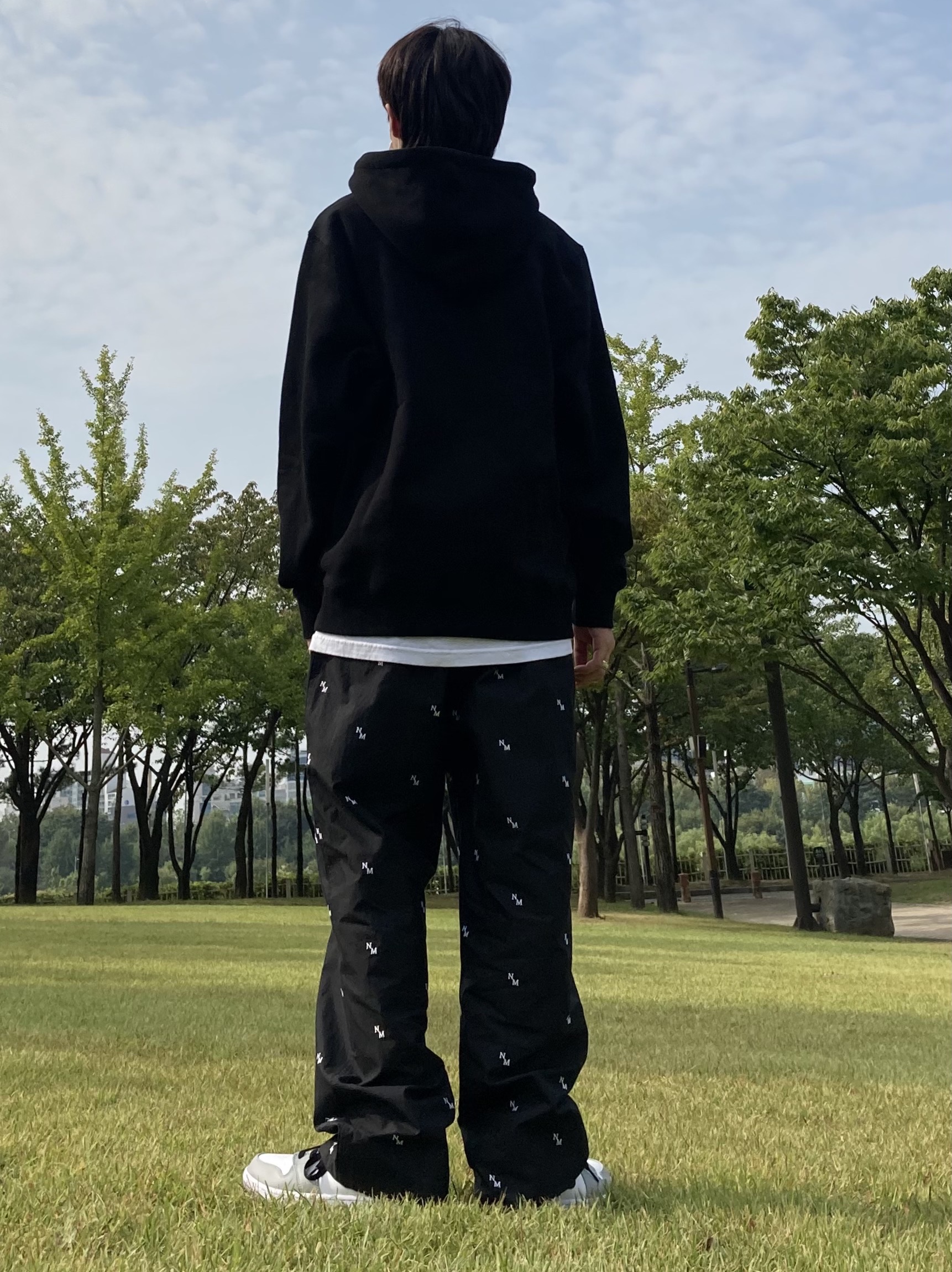 Jordan 1 Mid Light Smoke Grey 착용 스타일 - 3