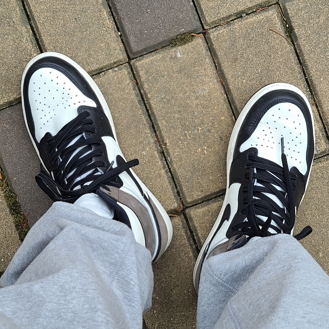 Jordan 1 Retro High OG Black Mocha 착용 스타일