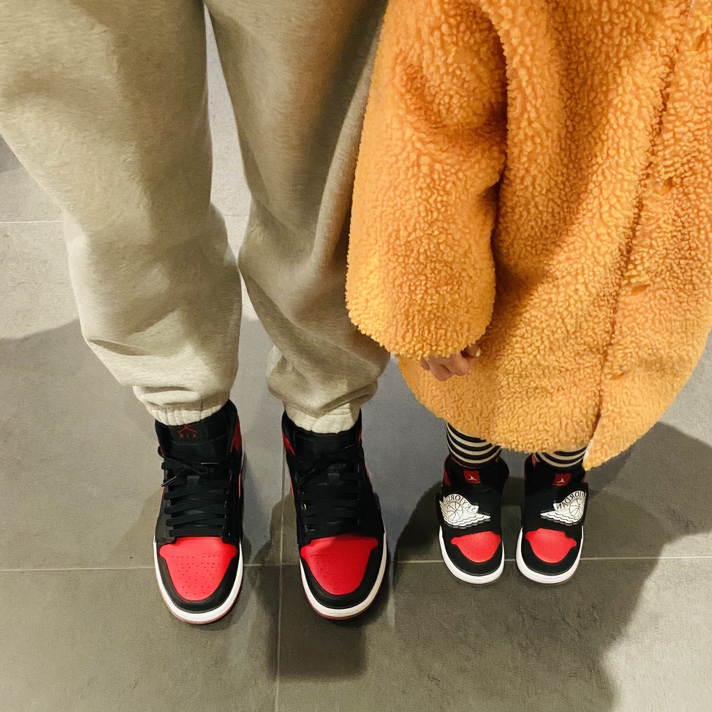 Jordan 1 Mid White University Gold, Jordan 1 Mid Bred Banned 2020 착용 스타일 - 2