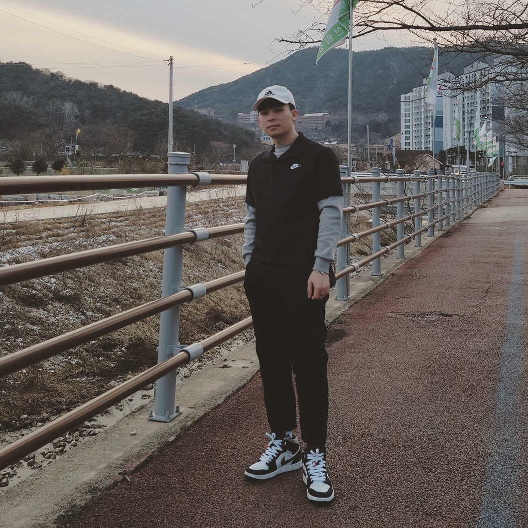 Jordan 1 Mid SE Track Red 착용 스타일