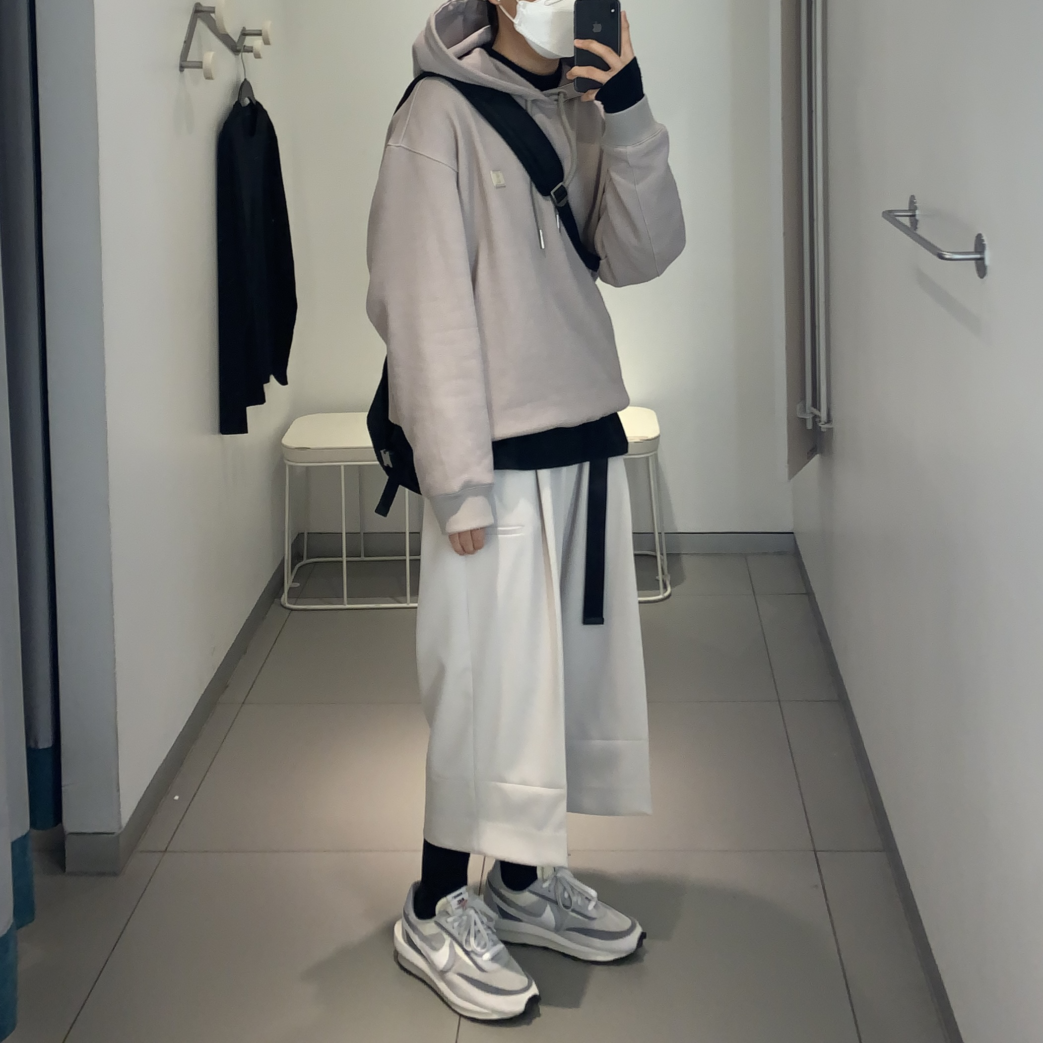 Nike x Sacai LDWaffle Summit White 착용 스타일 - 1