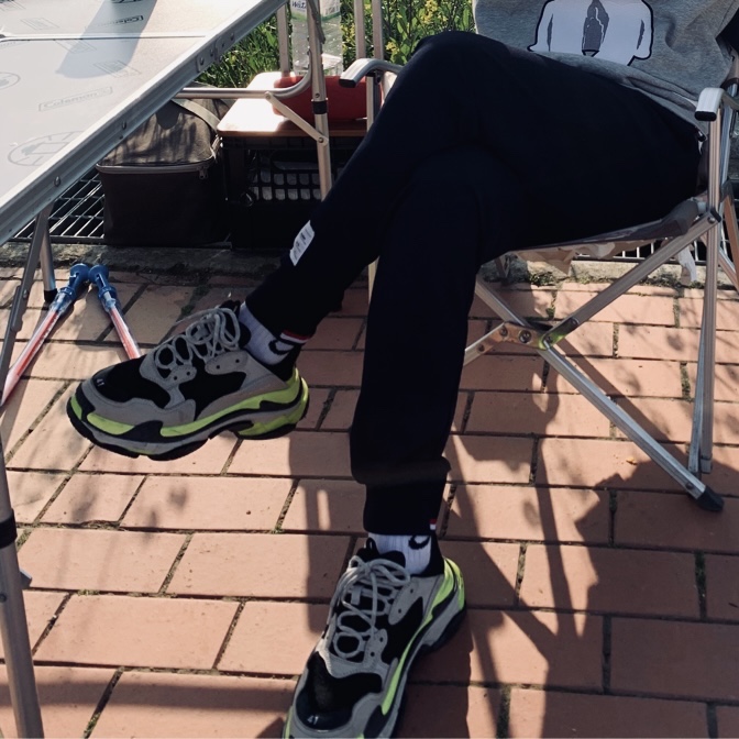 Balenciaga Triple S Sneakers White Green Black 착용 스타일