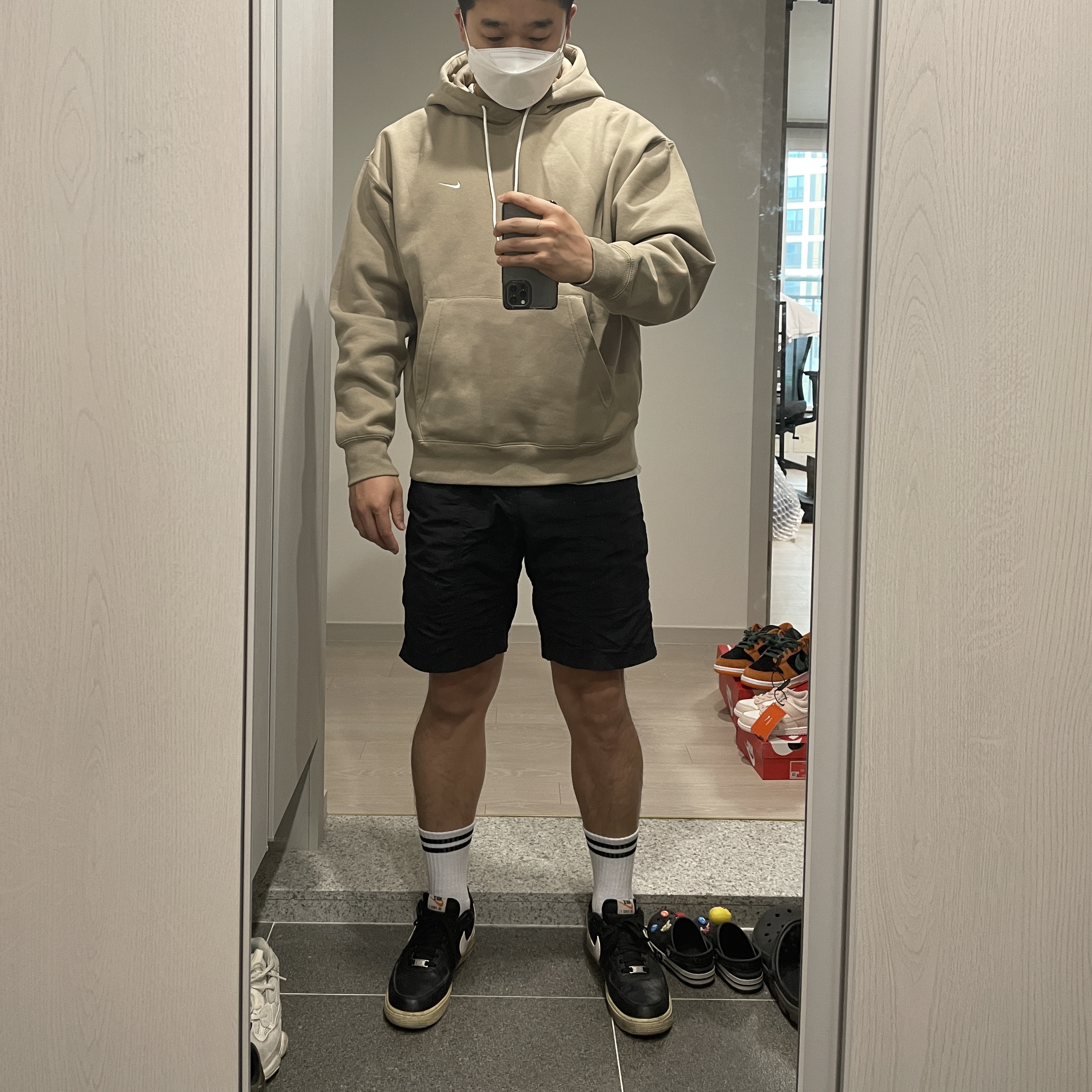 Nike NRG Solo Swoosh Fleece Hoodie Khaki - Asia, Nike Air Force 1 '07 AN20 Black White 착용 스타일