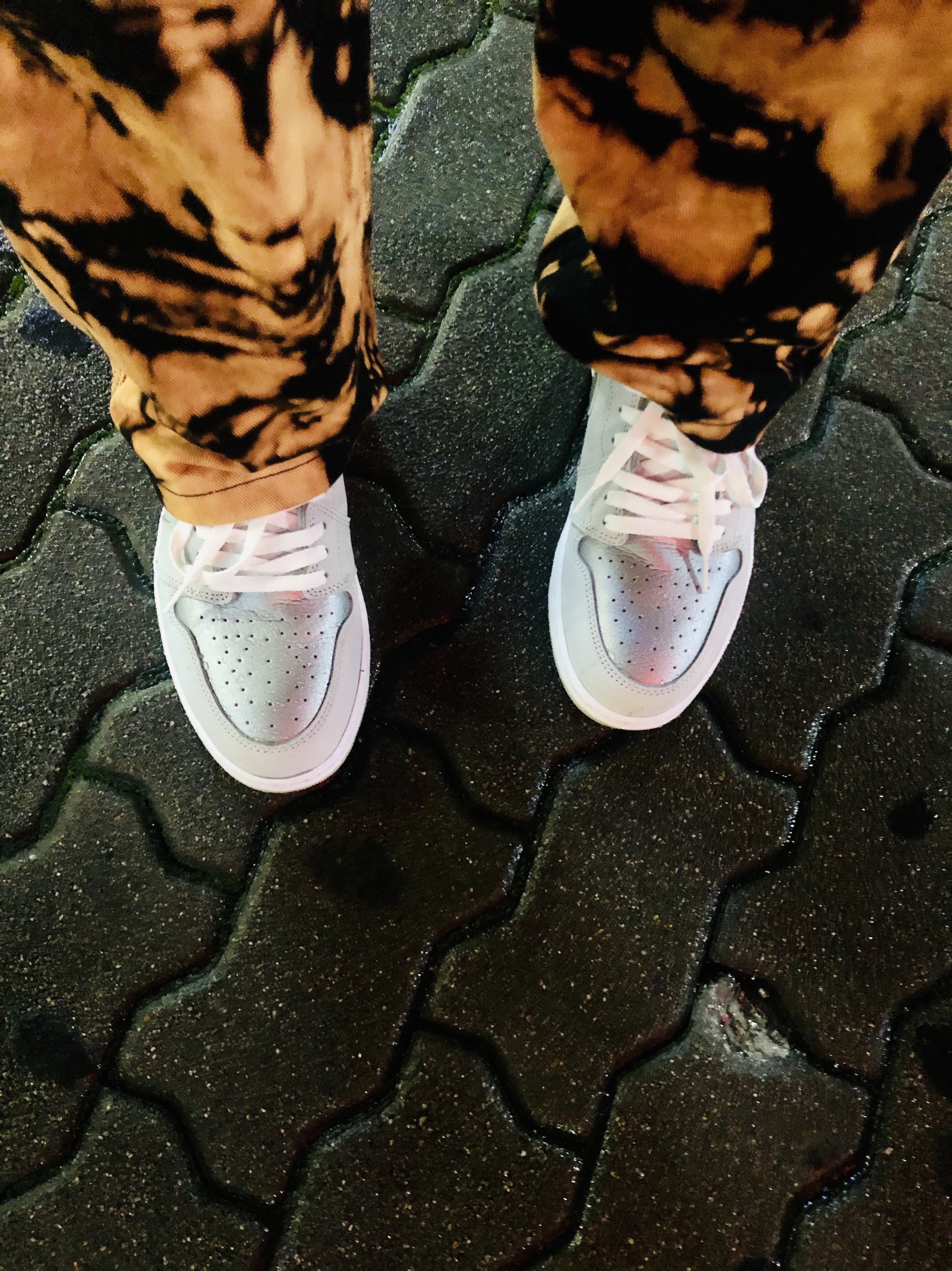 Jordan 1 Retro High OG CO.JP Neutral Grey 착용 스타일 - 3