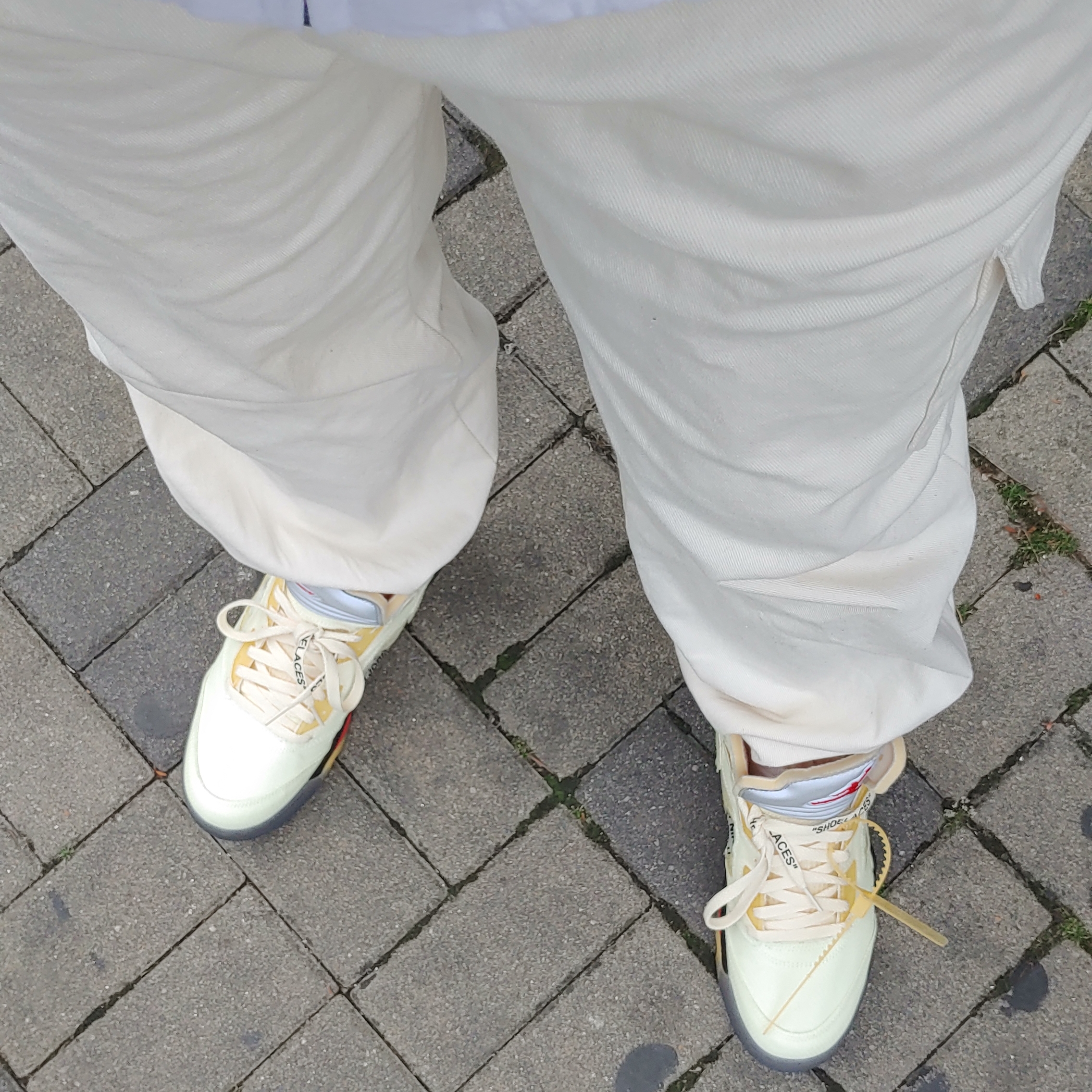 Jordan 5 x Off-White Retro SP Sail Fire Red 착용 스타일