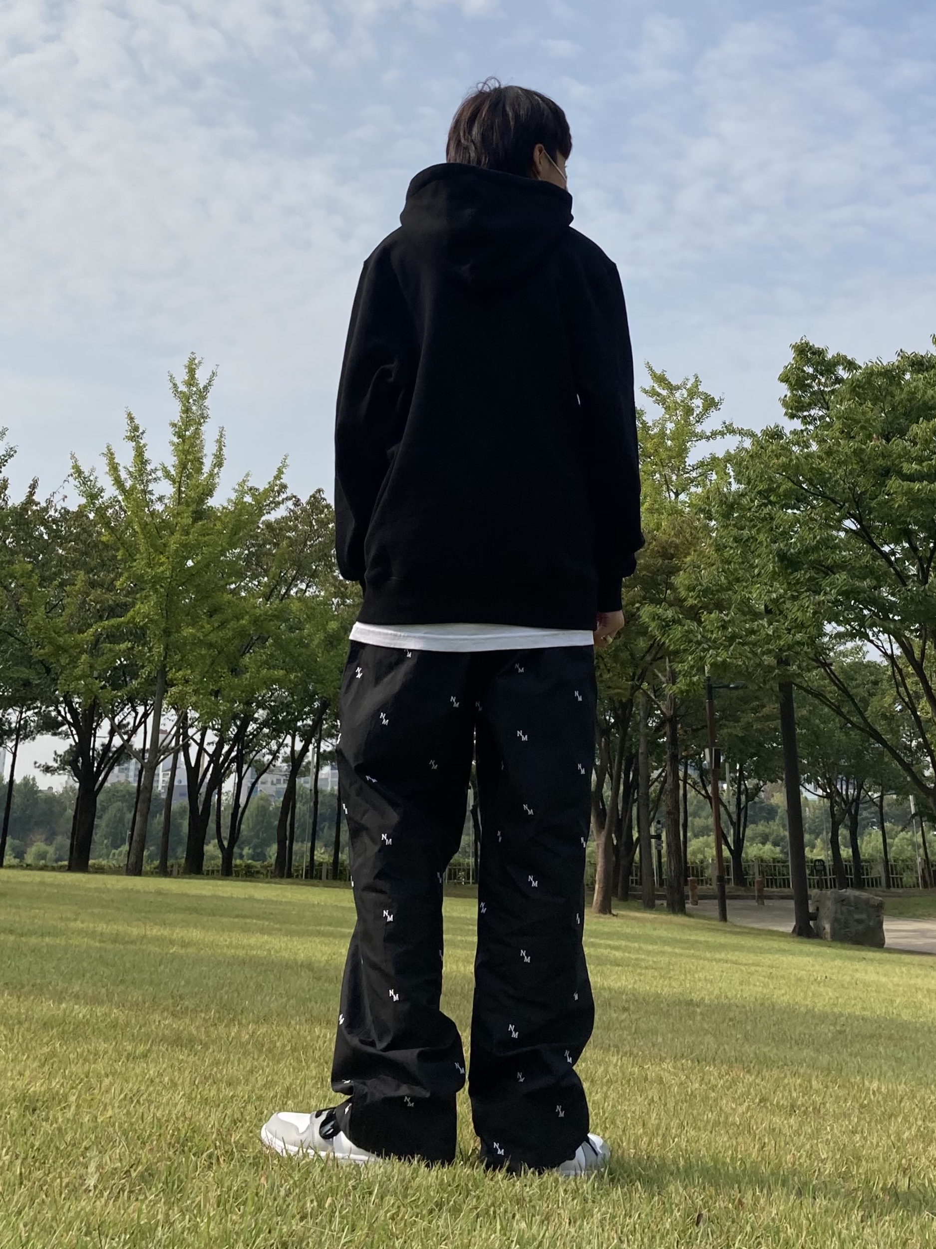 Jordan 1 Mid Light Smoke Grey 착용 스타일 - 2