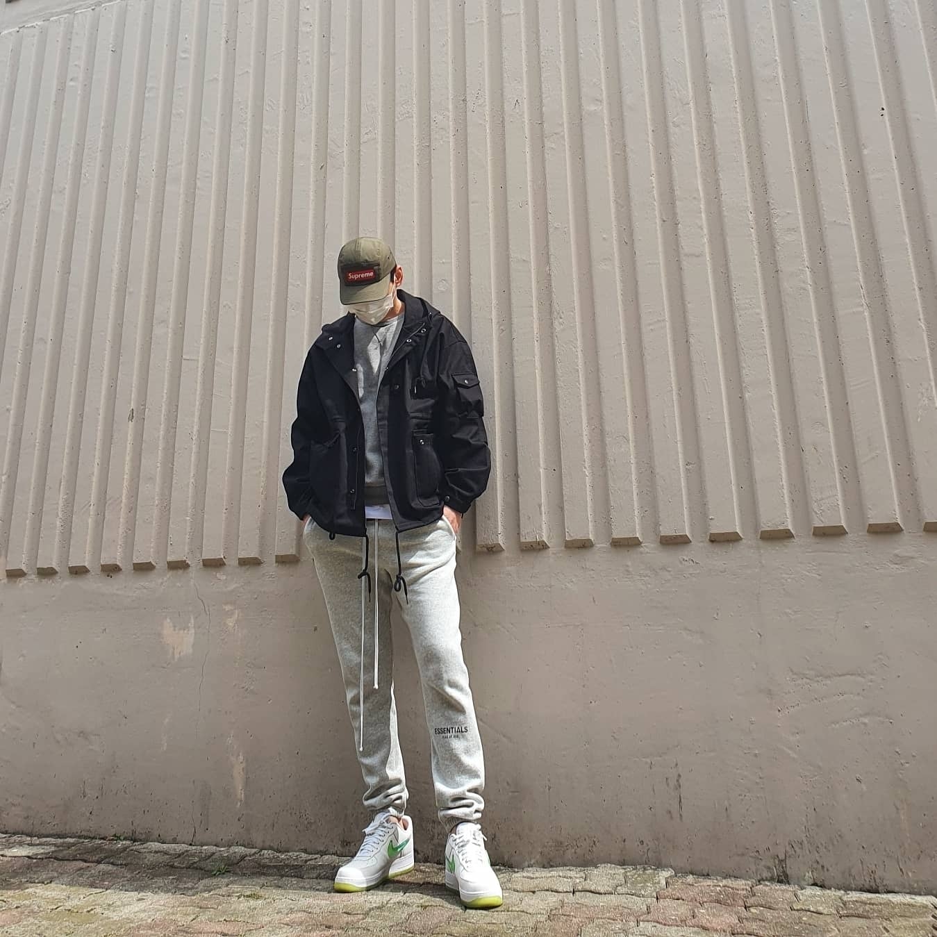 Essentials Sweatpants Heather Grey - 20FW, Nike Air Force 1 Low Jelly Swoosh White 착용 스타일 - 1