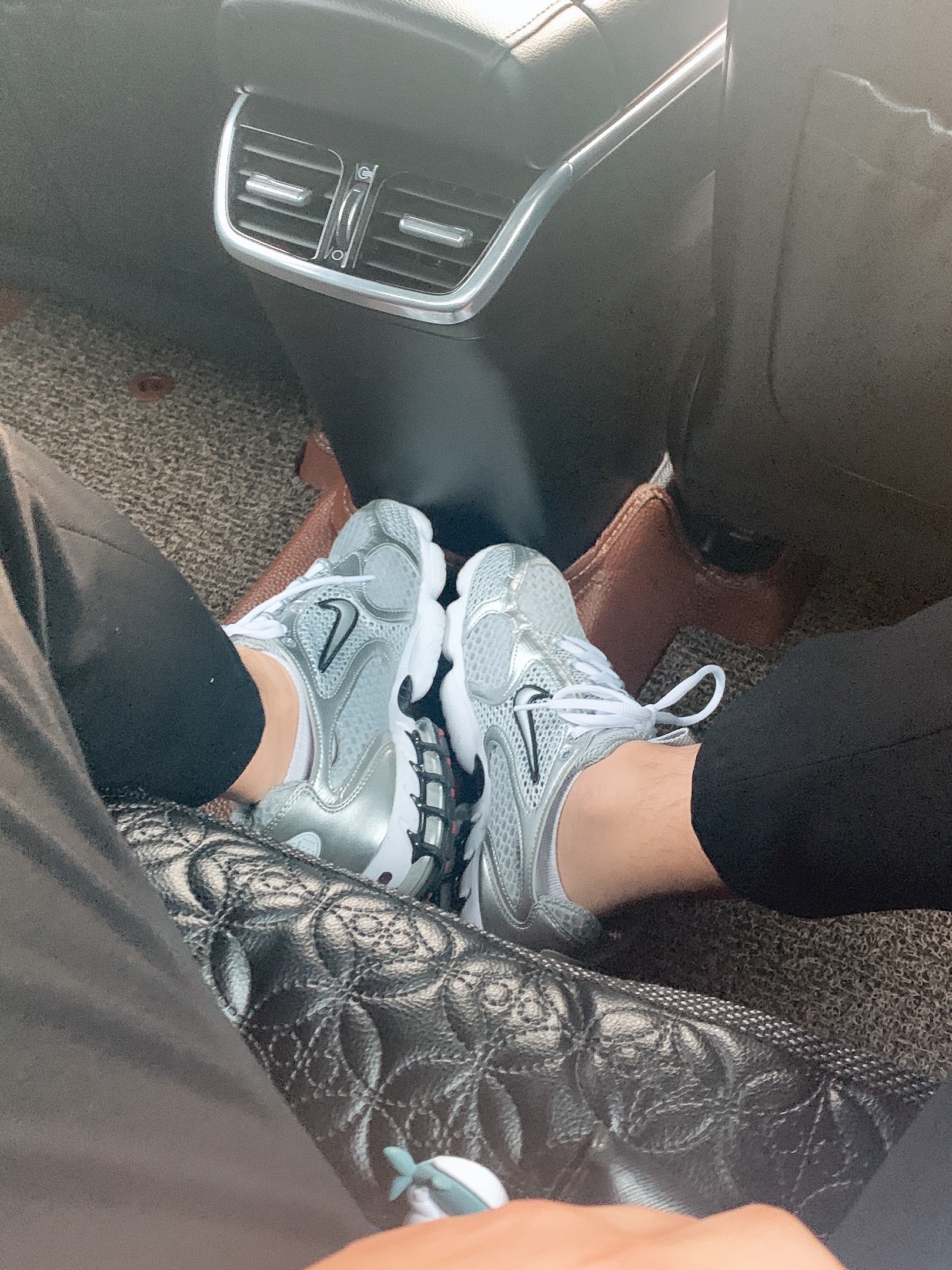 Nike Air Zoom Spiridon Cage 2 Metallic Silver 착용 스타일