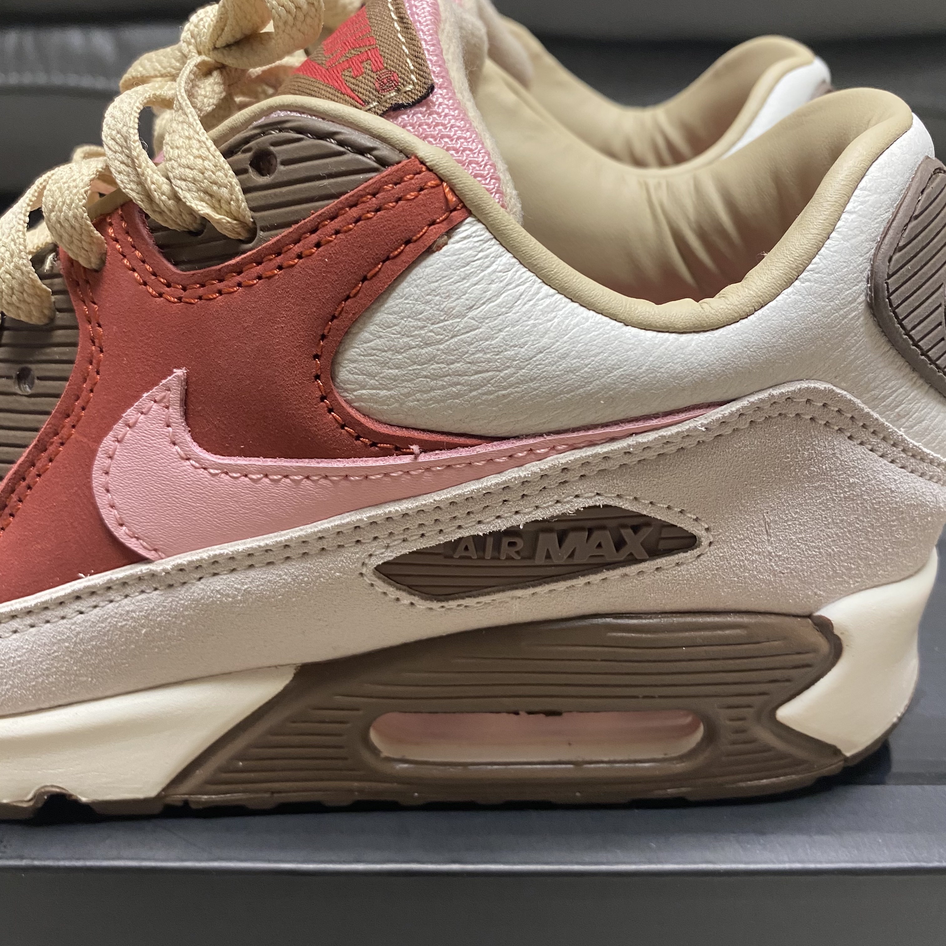 Nike Air Max 90 NRG Bacon 착용 스타일 - 3