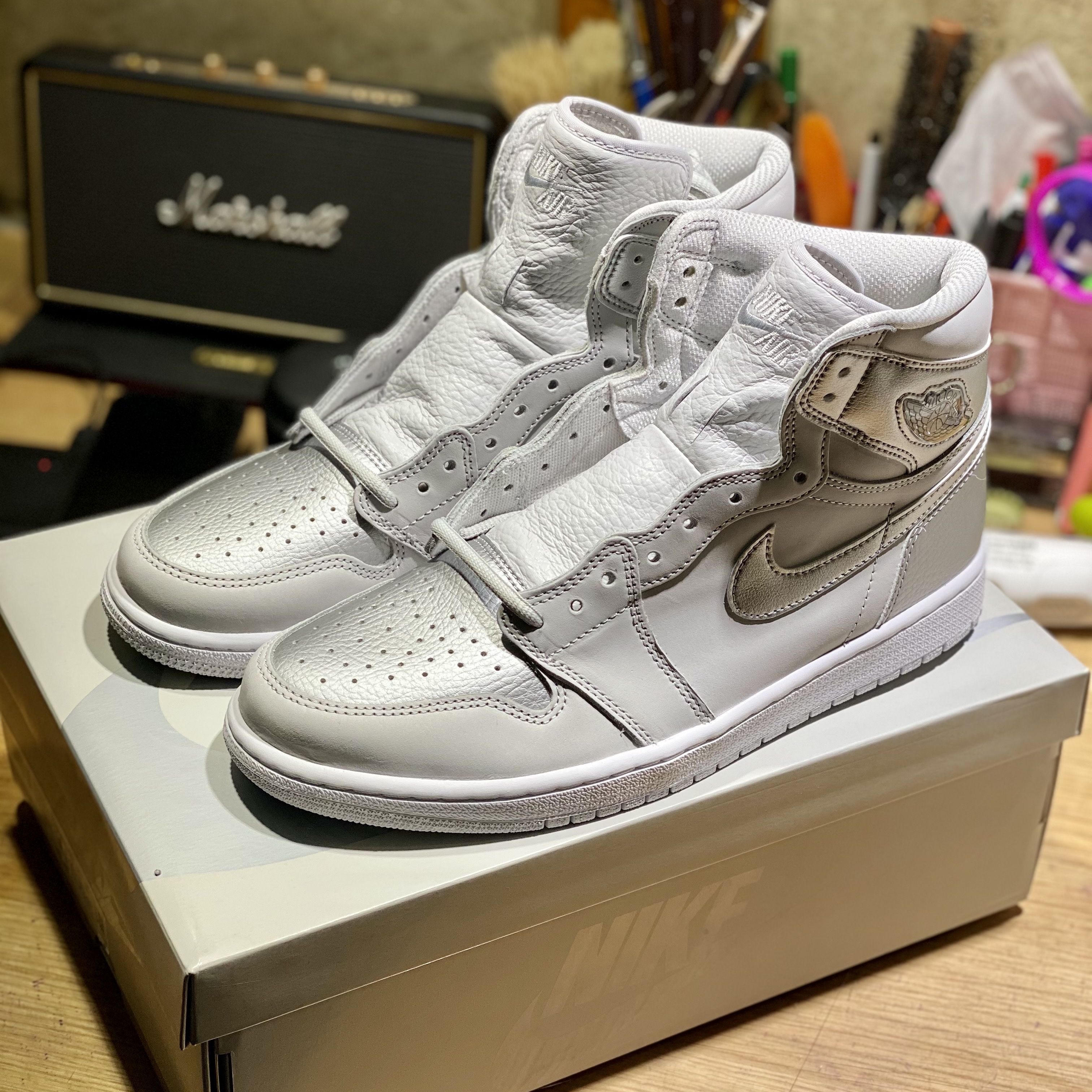 Jordan 1 Retro High OG CO.JP Neutral Grey 착용 스타일 - 2