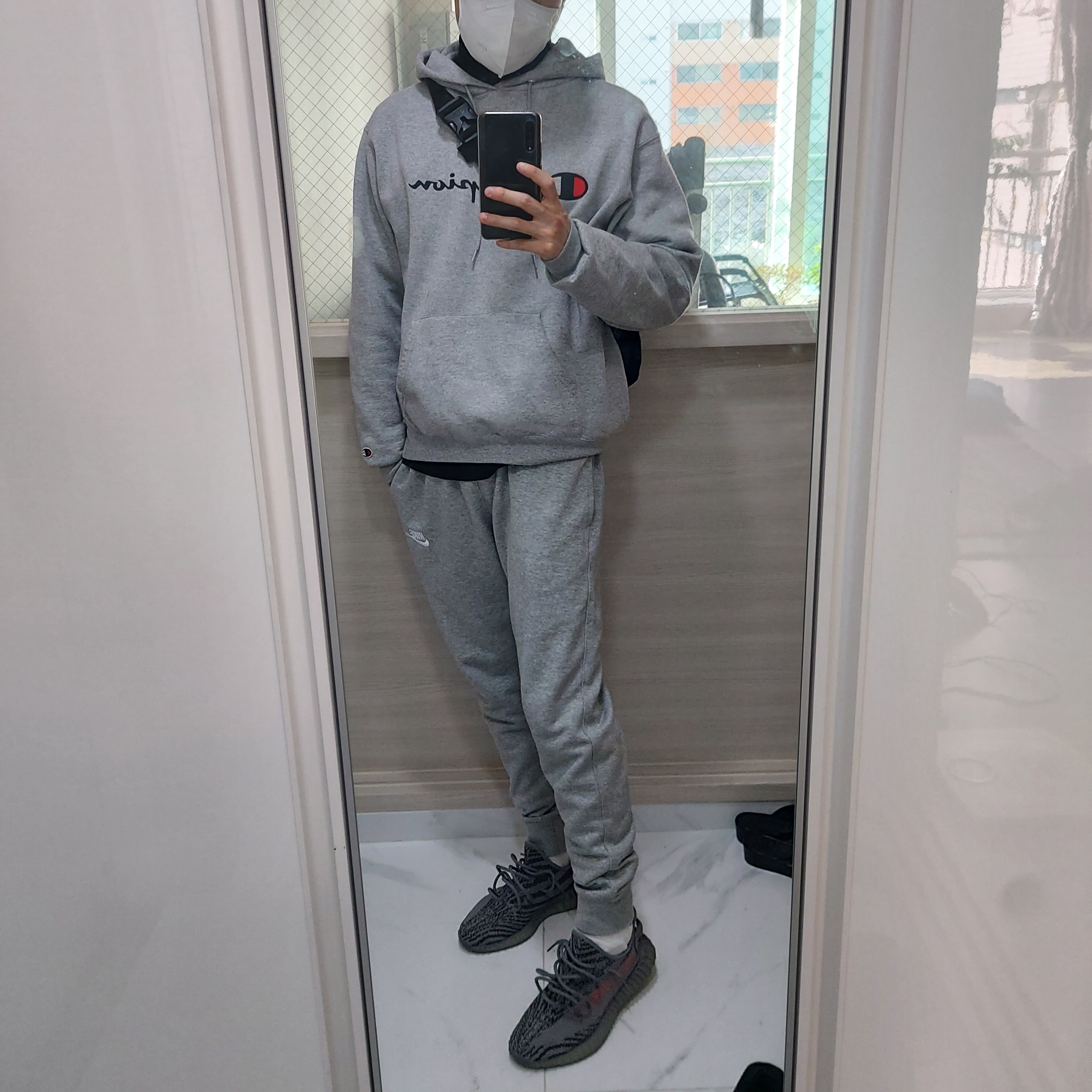 Adidas Yeezy Boost 350 V2 Beluga 2.0 착용 스타일