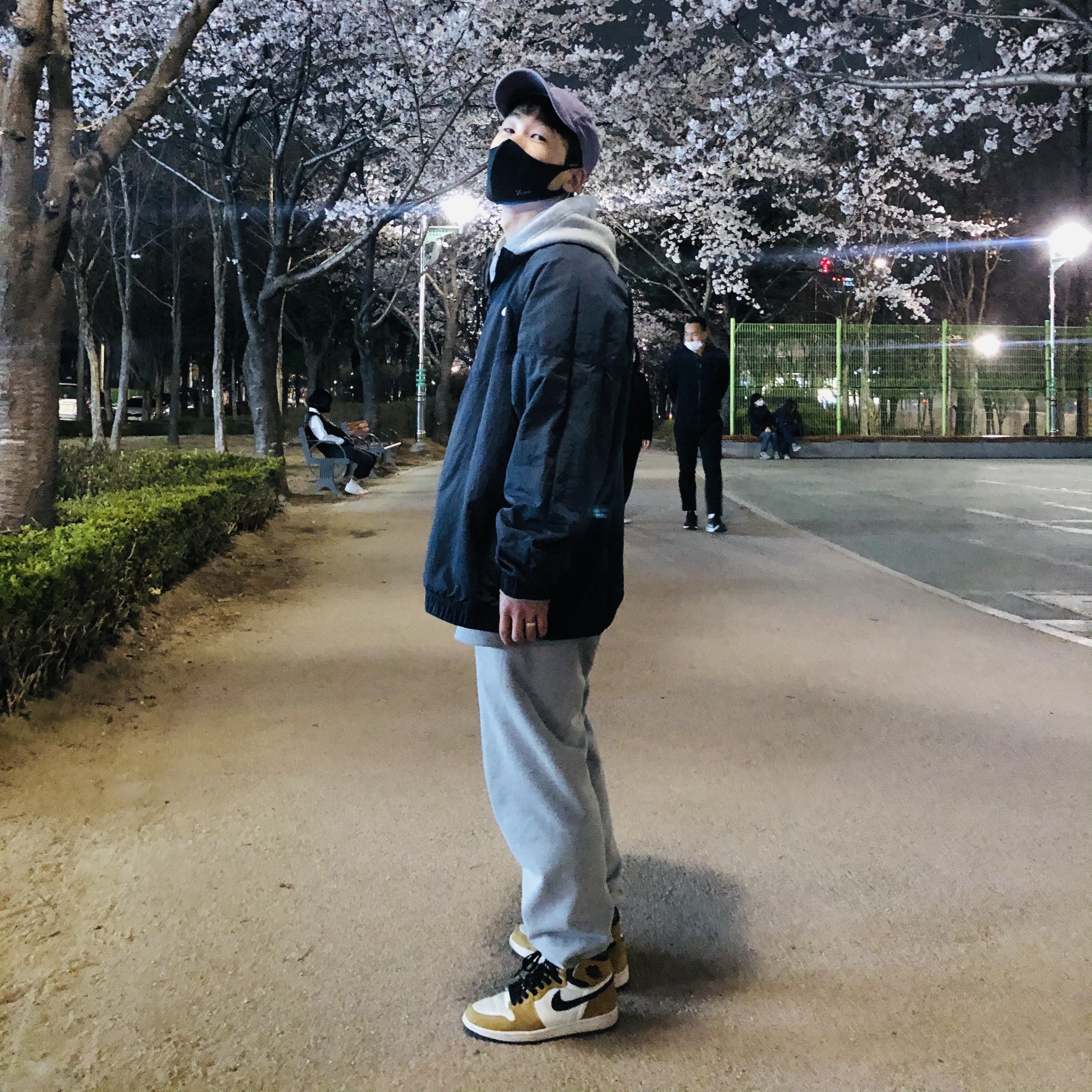 Jordan 1 Retro High Rookie of the Year, Nike x Stussy Windrunner Jacket Off Noir 착용 스타일