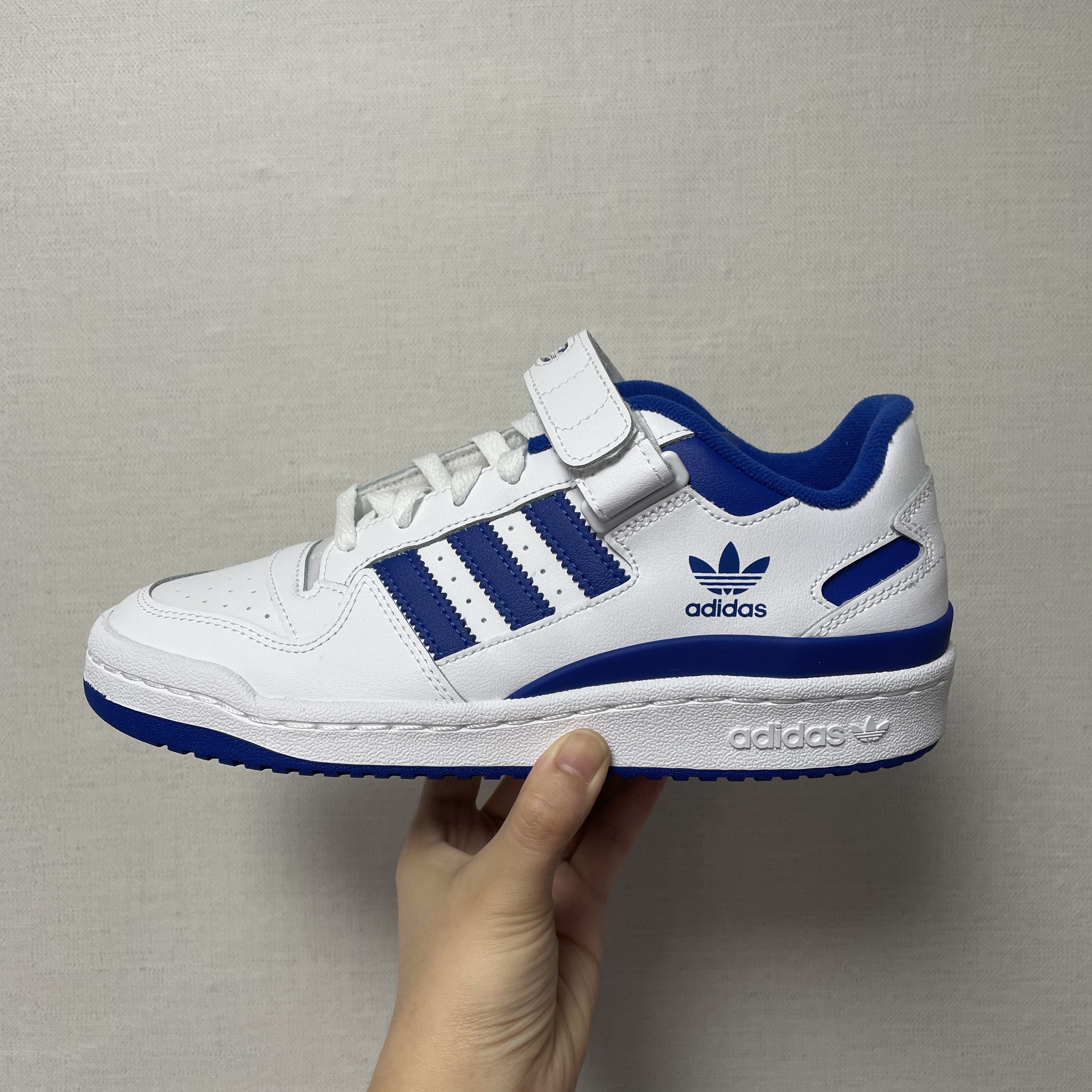 Adidas Forum Low White Royal Blue 착용 스타일