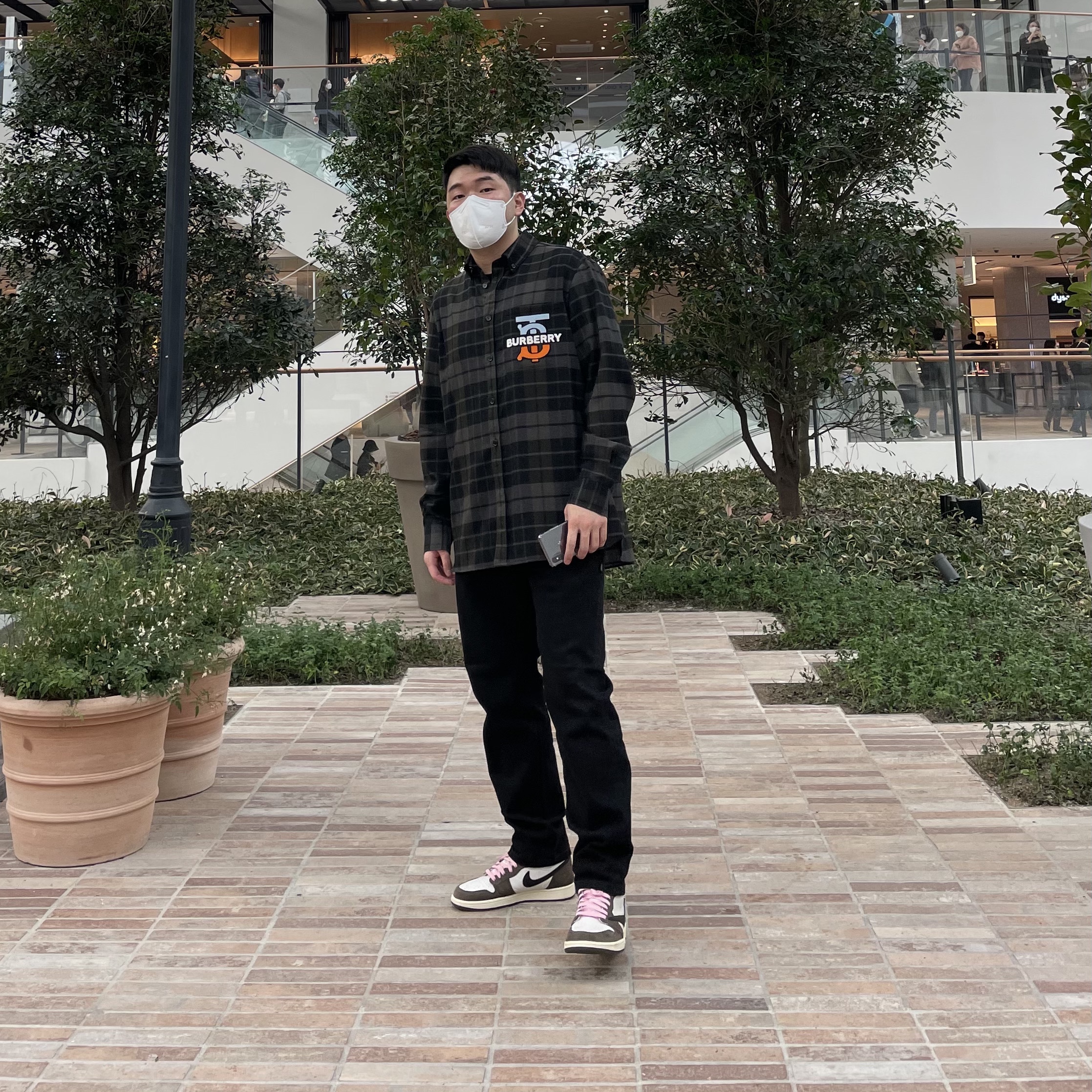 Jordan 1 x Travis Scott Retro High OG SP Mocha 착용 스타일