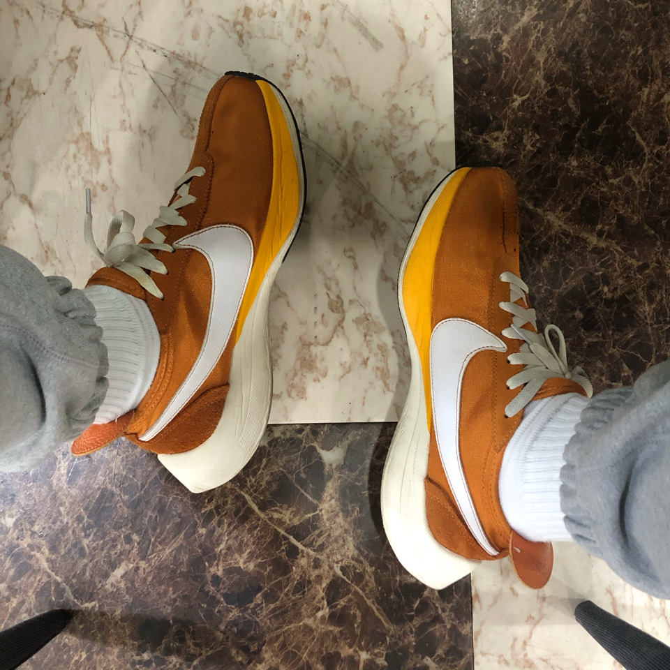 Nike Moon Racer Monarch 착용 스타일