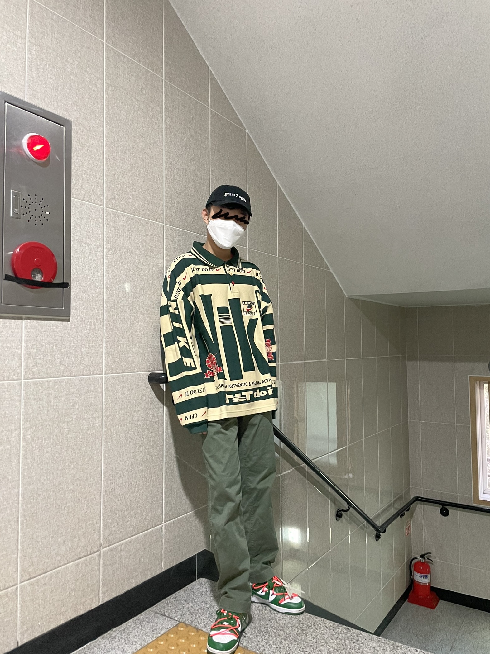 Nike x Off-White Dunk Low Pine Green, Nike x Cactus Plant Flea Market Long Sleeve Polo Natural - US/EU 착용 스타일 - 1