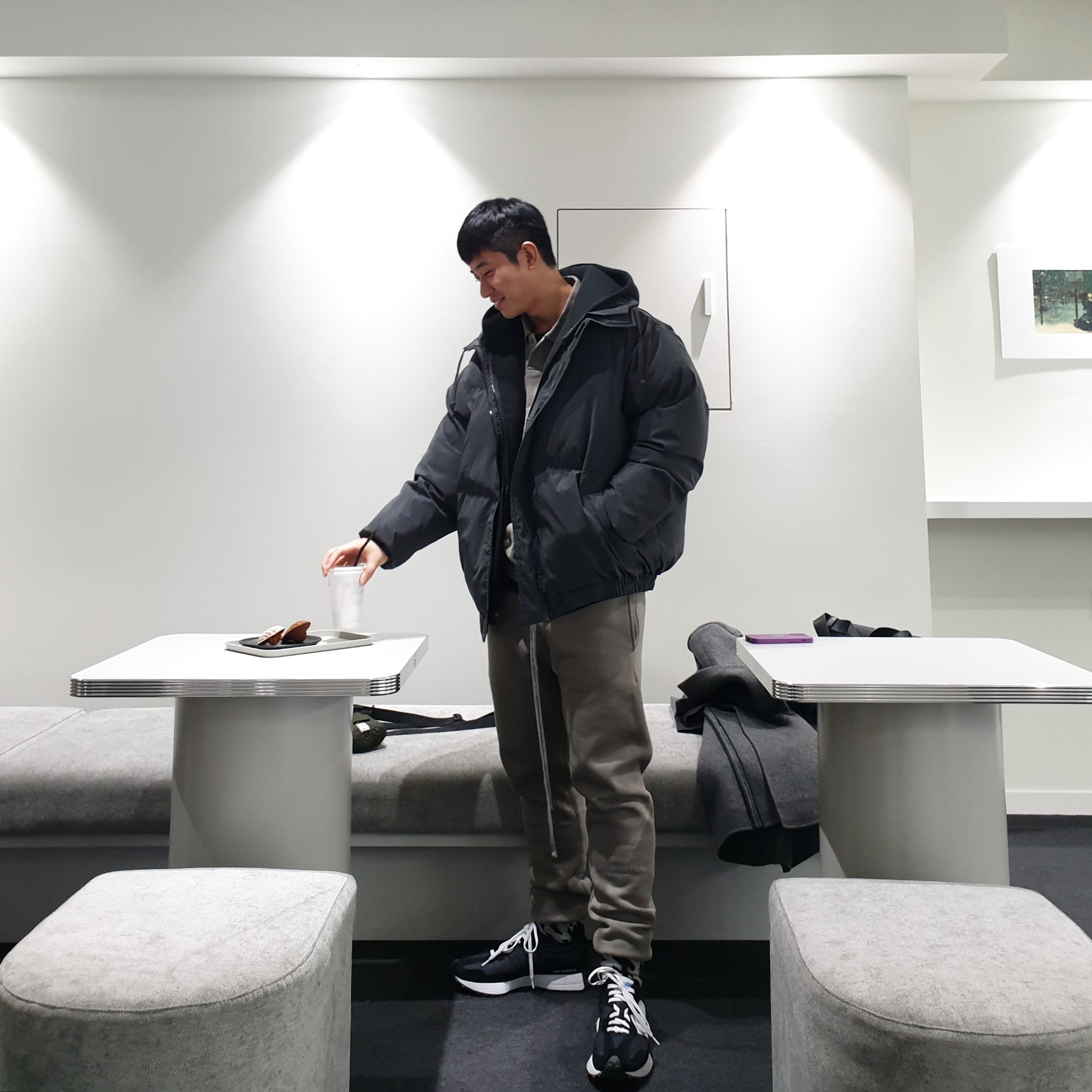 New Balance 327 Black, Essentials Sweatpants Cement - 20FW 착용 스타일 - 2