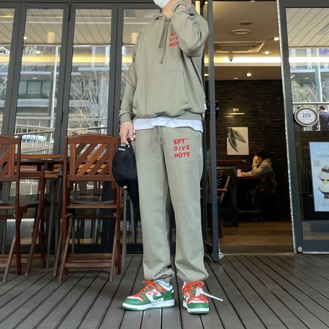Nike x Off-White Dunk Low Pine Green 착용 스타일 - 1
