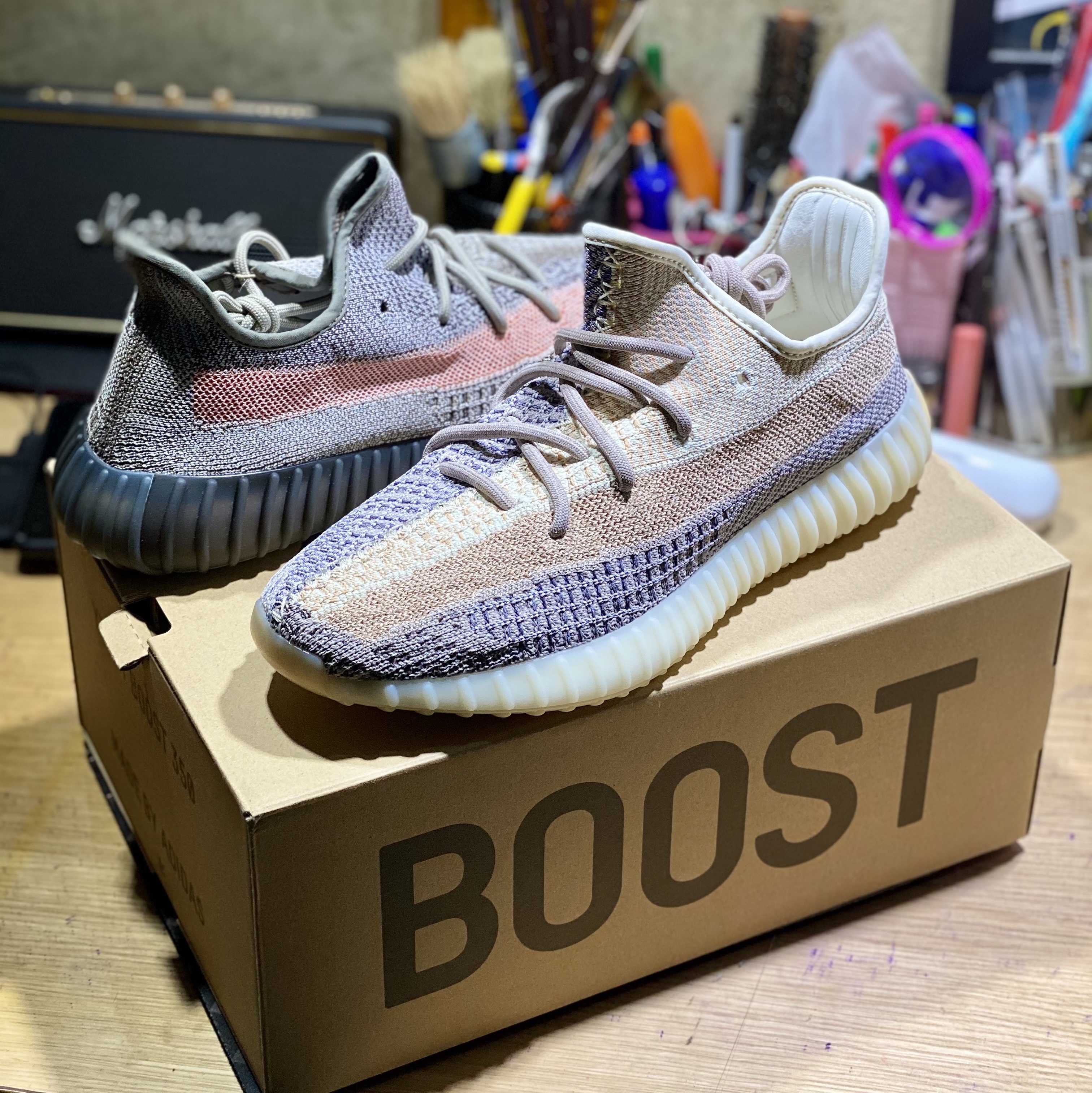 Adidas Yeezy Boost 350 V2 Ash Pearl, Adidas Yeezy Boost 350 V2 Ash Stone 착용 스타일 - 3