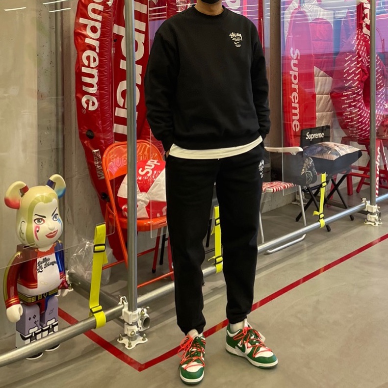 Nike x Off-White Dunk Low Pine Green, Nike x Stussy NRG ZR Fleece Crewneck Black - Asia 착용 스타일