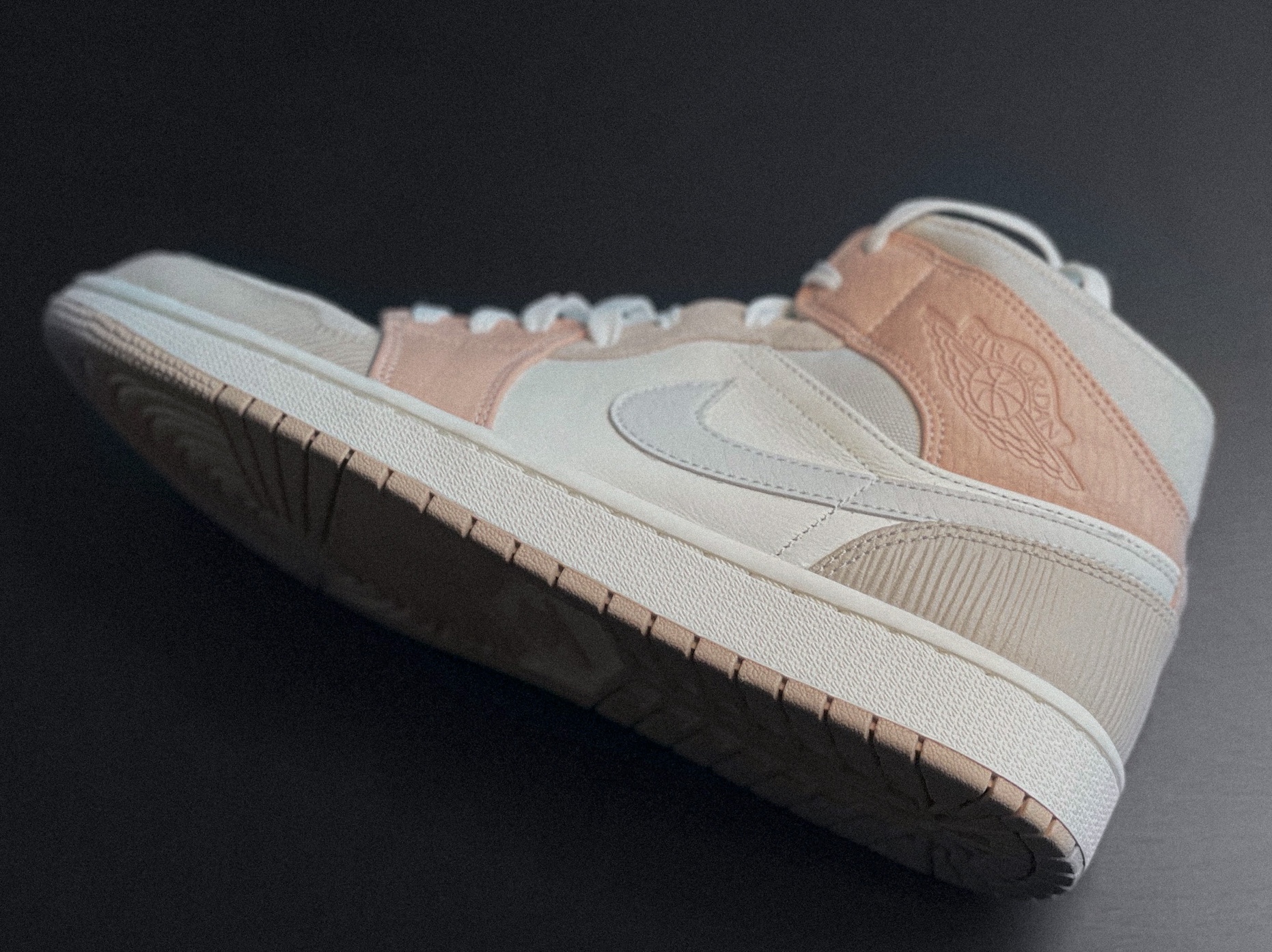 Jordan 1 Mid Milan 착용 스타일