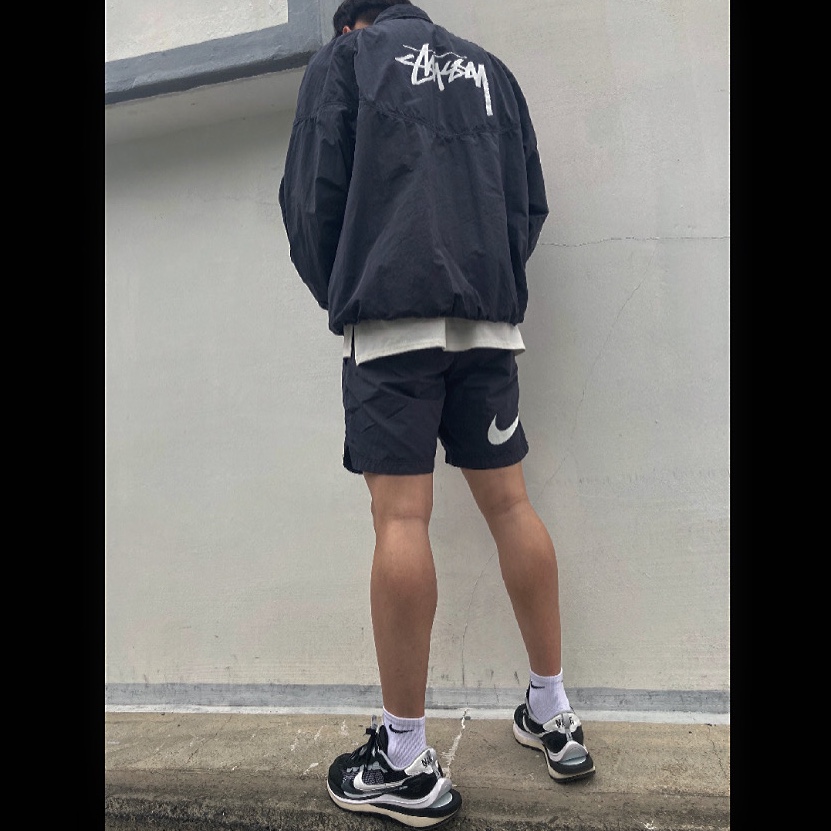 Nike x Stussy Windrunner Jacket Off Noir, Nike x Stussy Water Shorts Off Noir 착용 스타일