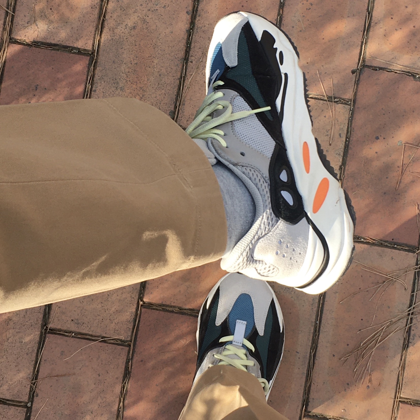 Adidas Yeezy Boost 700 Wave Runner Solid Grey 2017/2019 착용 스타일