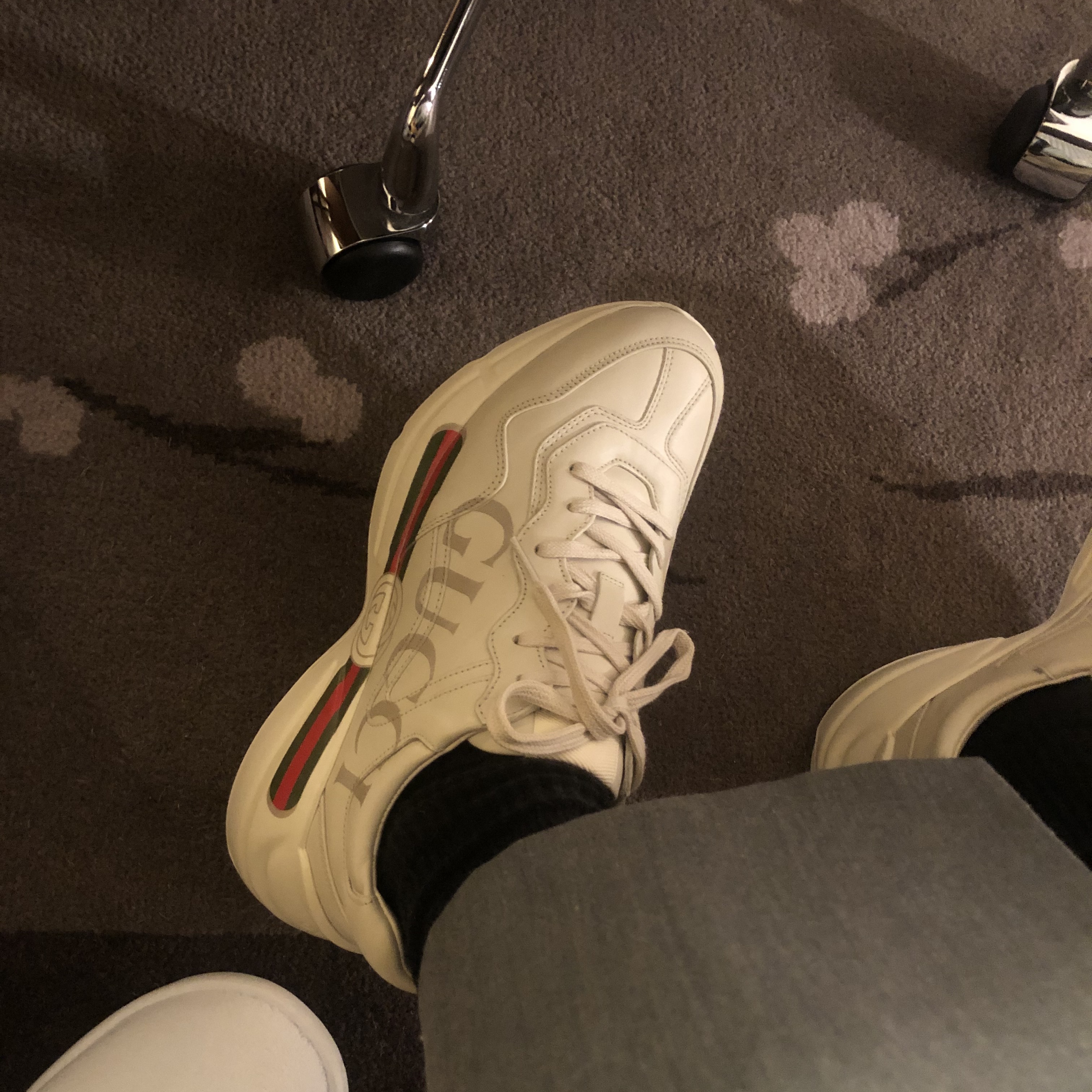 Gucci Rhyton Leather Sneakers Logo 착용 스타일