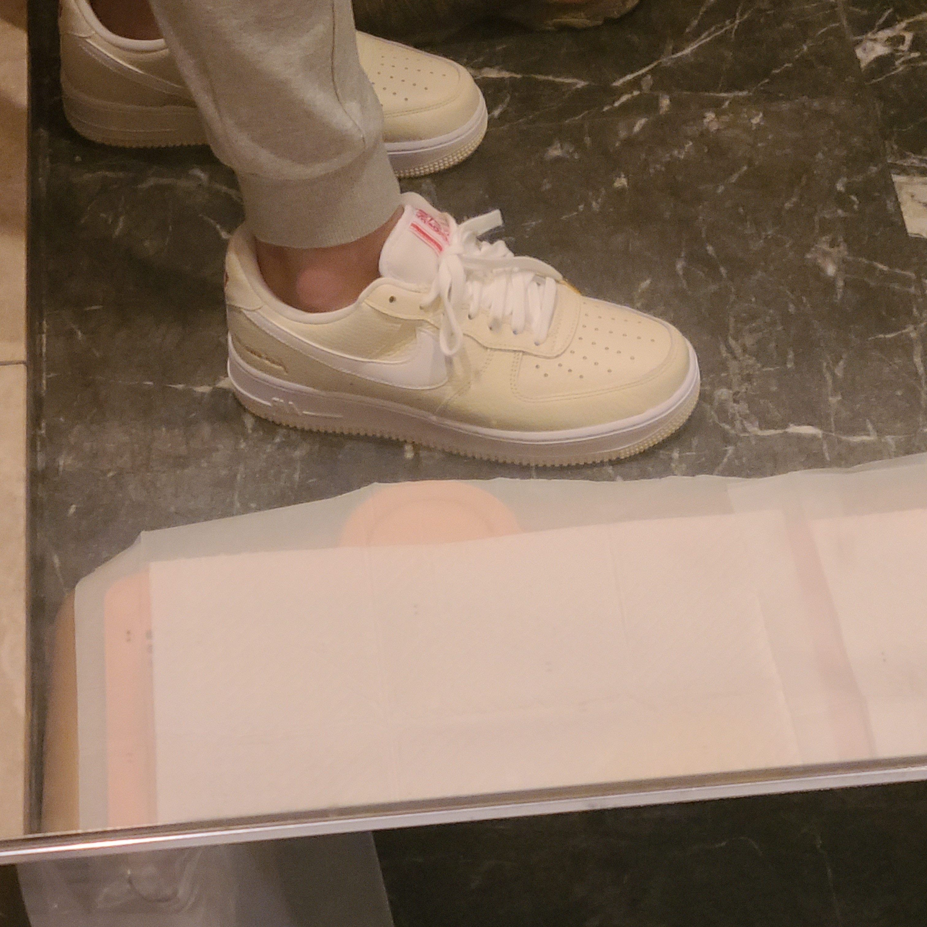Nike Air Force 1 '07 PRM Popcorn 착용 스타일 - 2