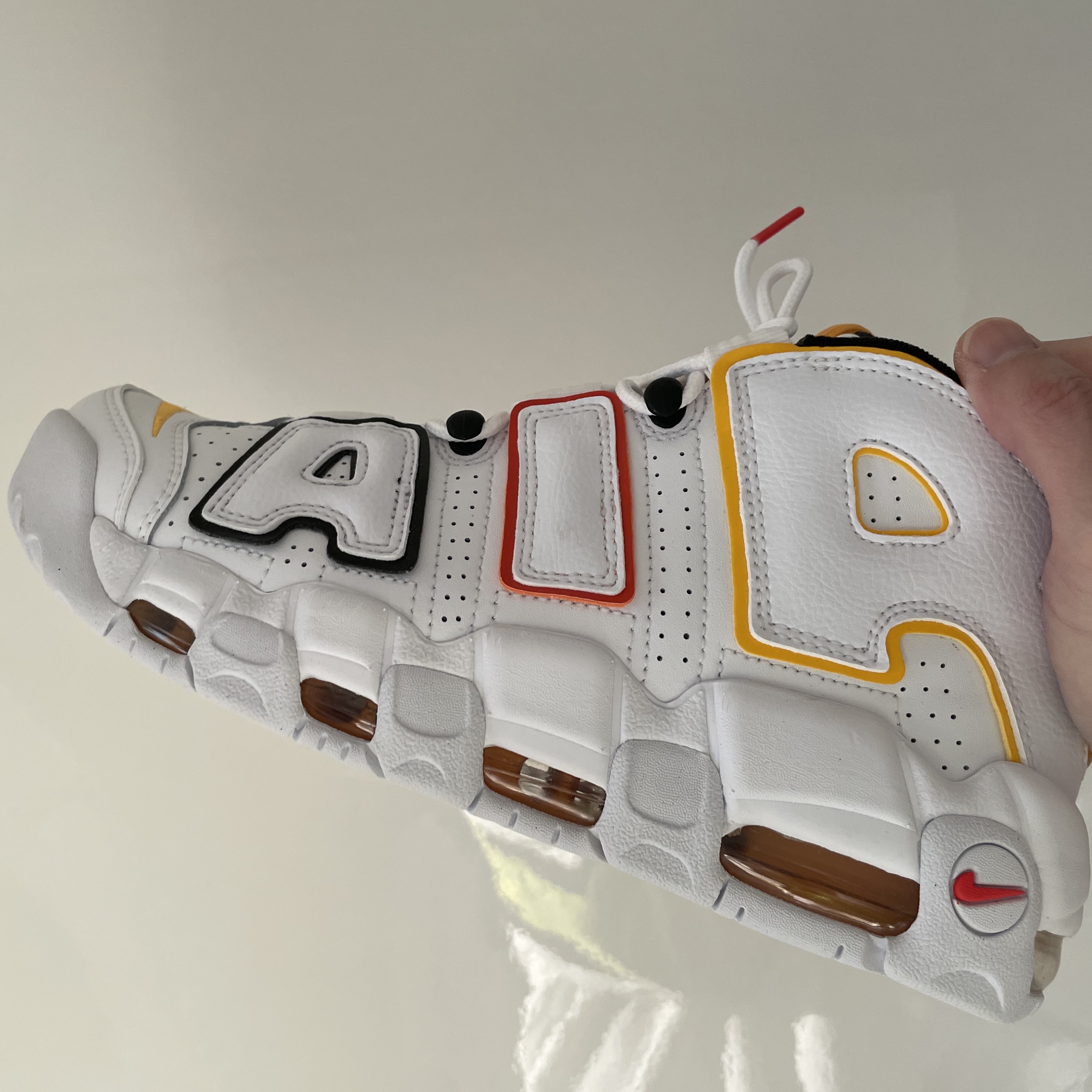 Nike Air More Uptempo Rayguns 착용 스타일