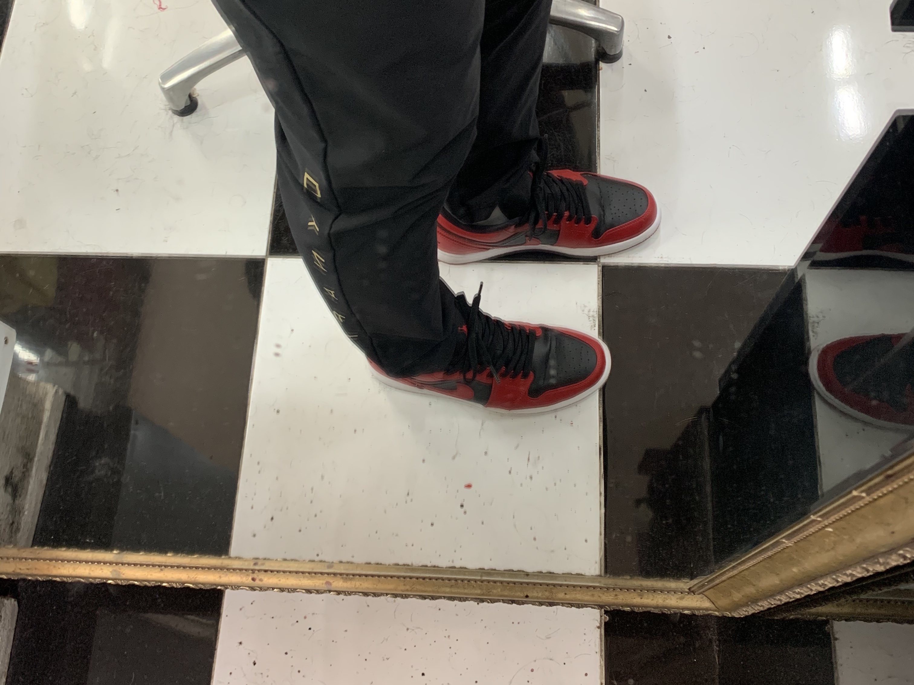 Jordan 1 Low Varsity Red 착용 스타일 - 2
