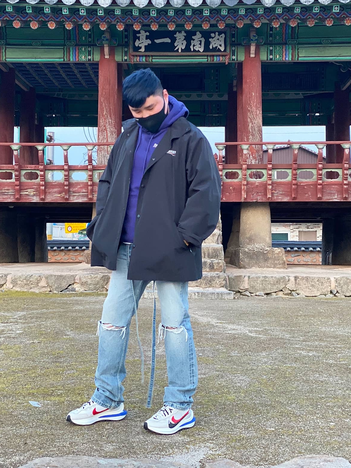 Nike x Sacai VaporWaffle Royal Fuchsia 착용 스타일