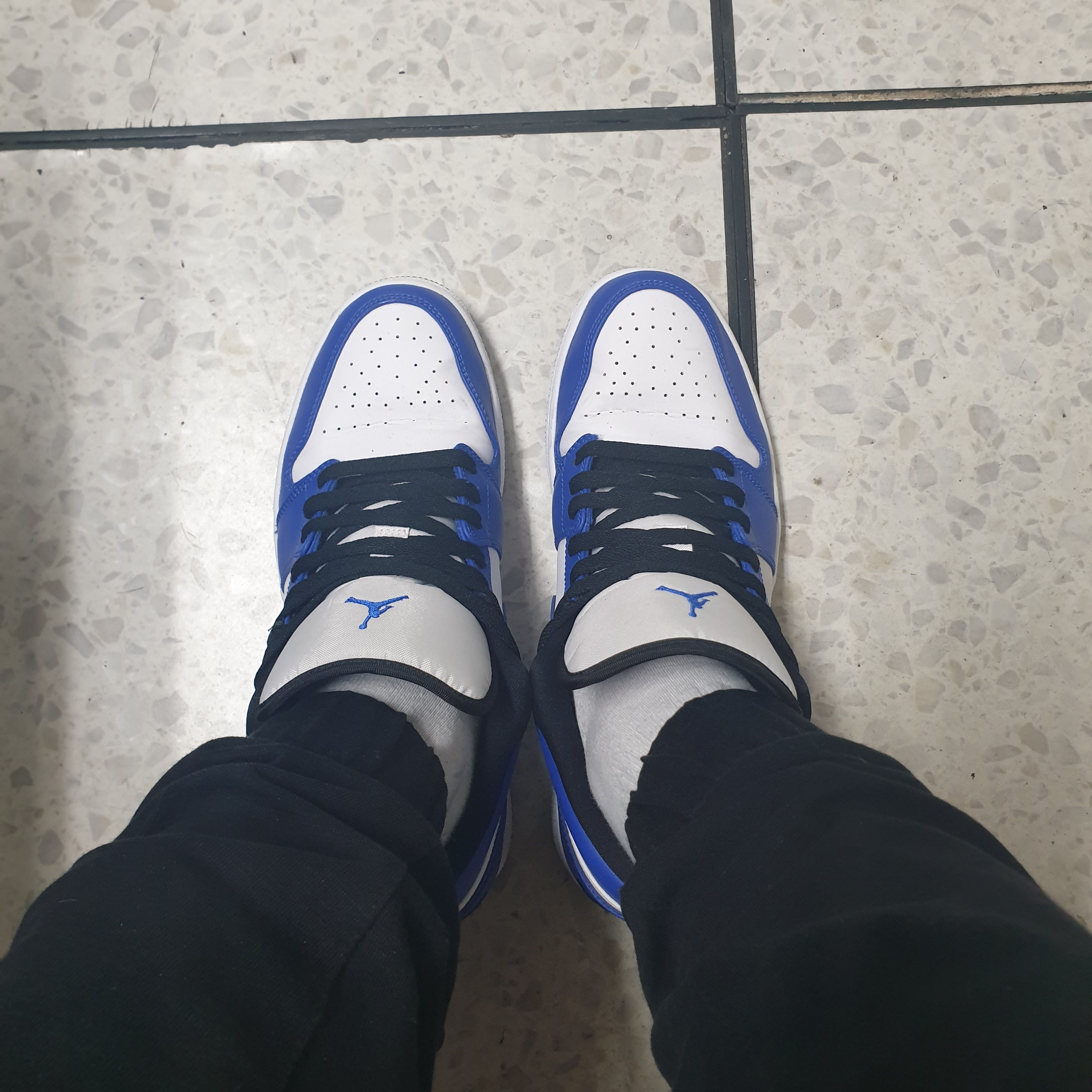 Jordan 1 Low Hyper Royal 착용 스타일