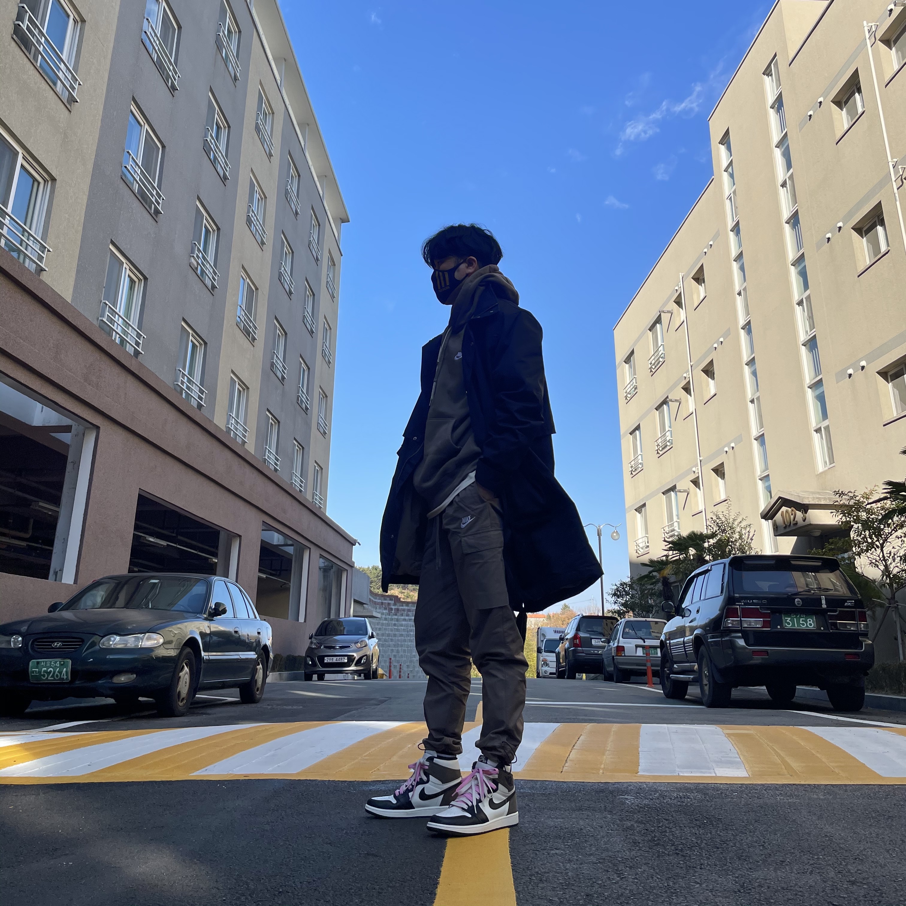 Jordan 1 Retro High OG Black Mocha 착용 스타일 - 4