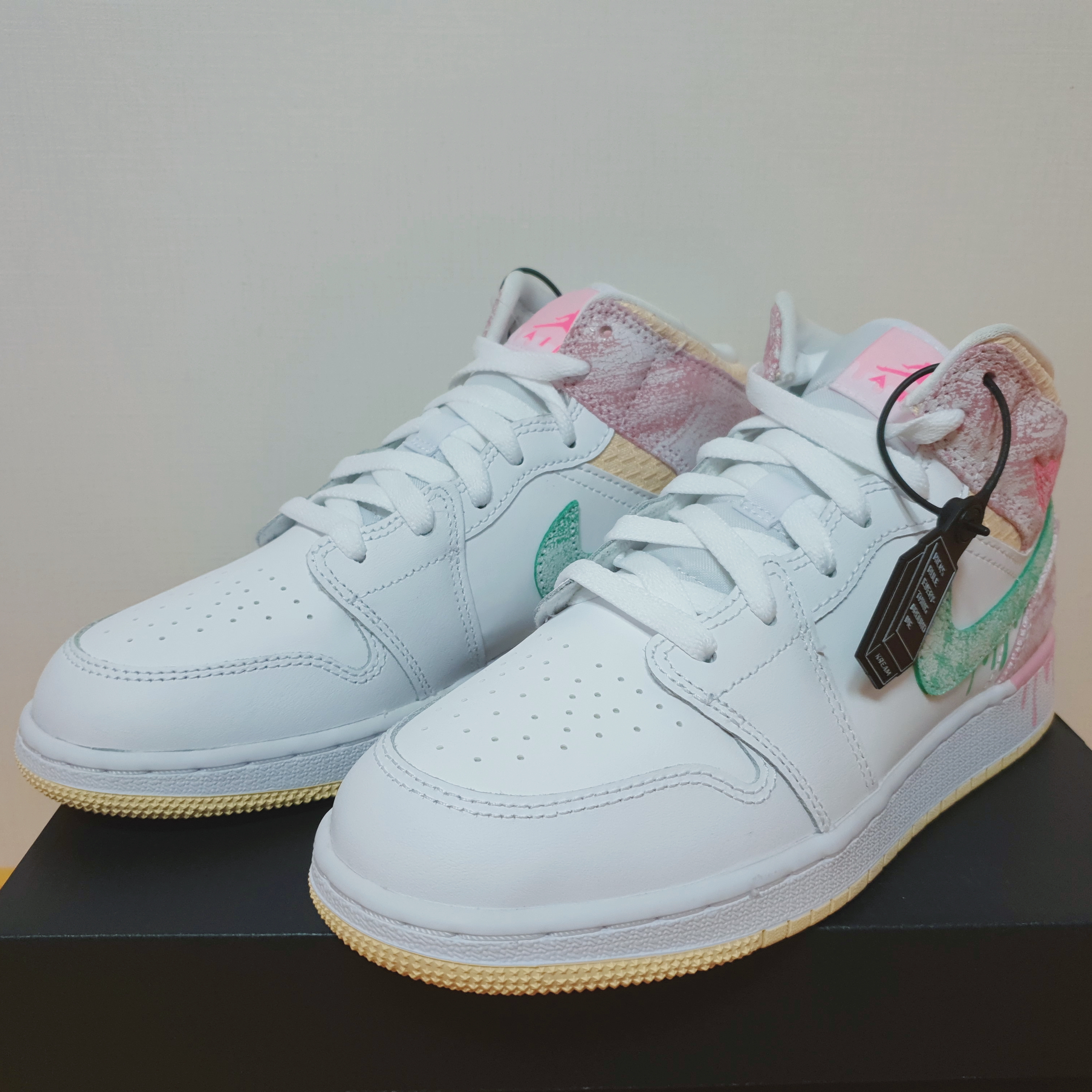 (GS) Jordan 1 Mid SE Arctic Punch 착용 스타일 - 2