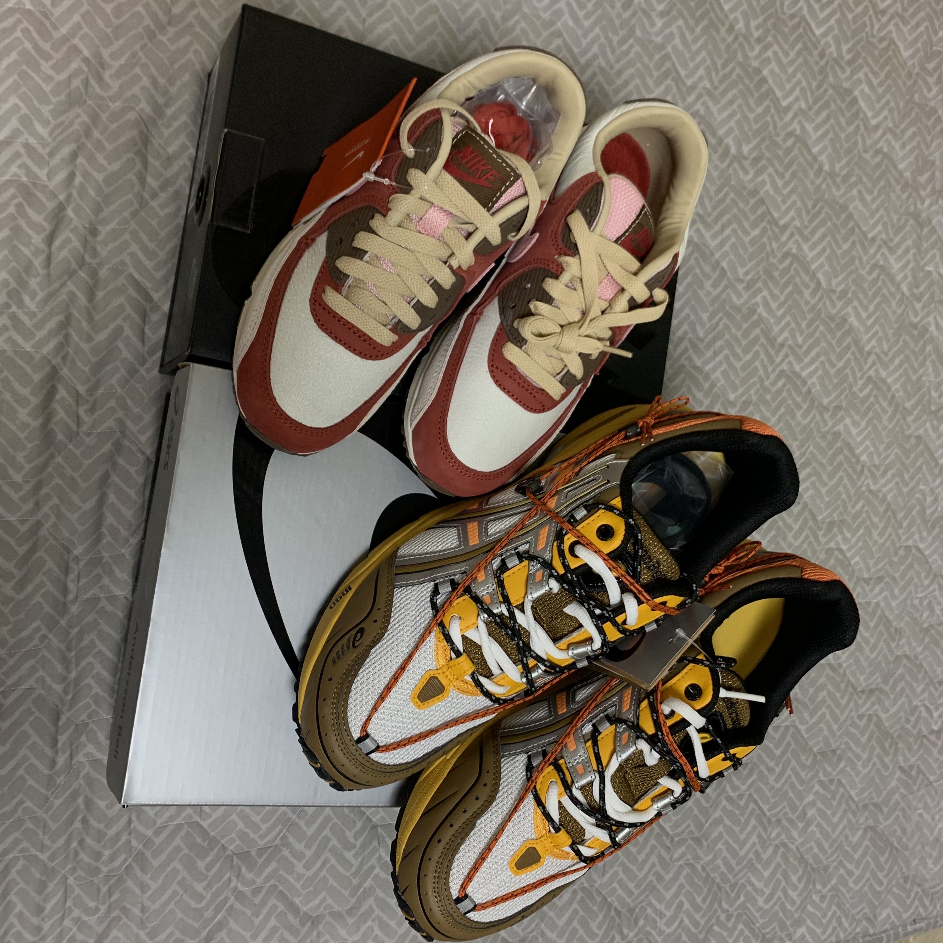 Nike Air Max 90 NRG Bacon, Asics x Andersson Bell Gel-1090 White Orange 착용 스타일 - 2
