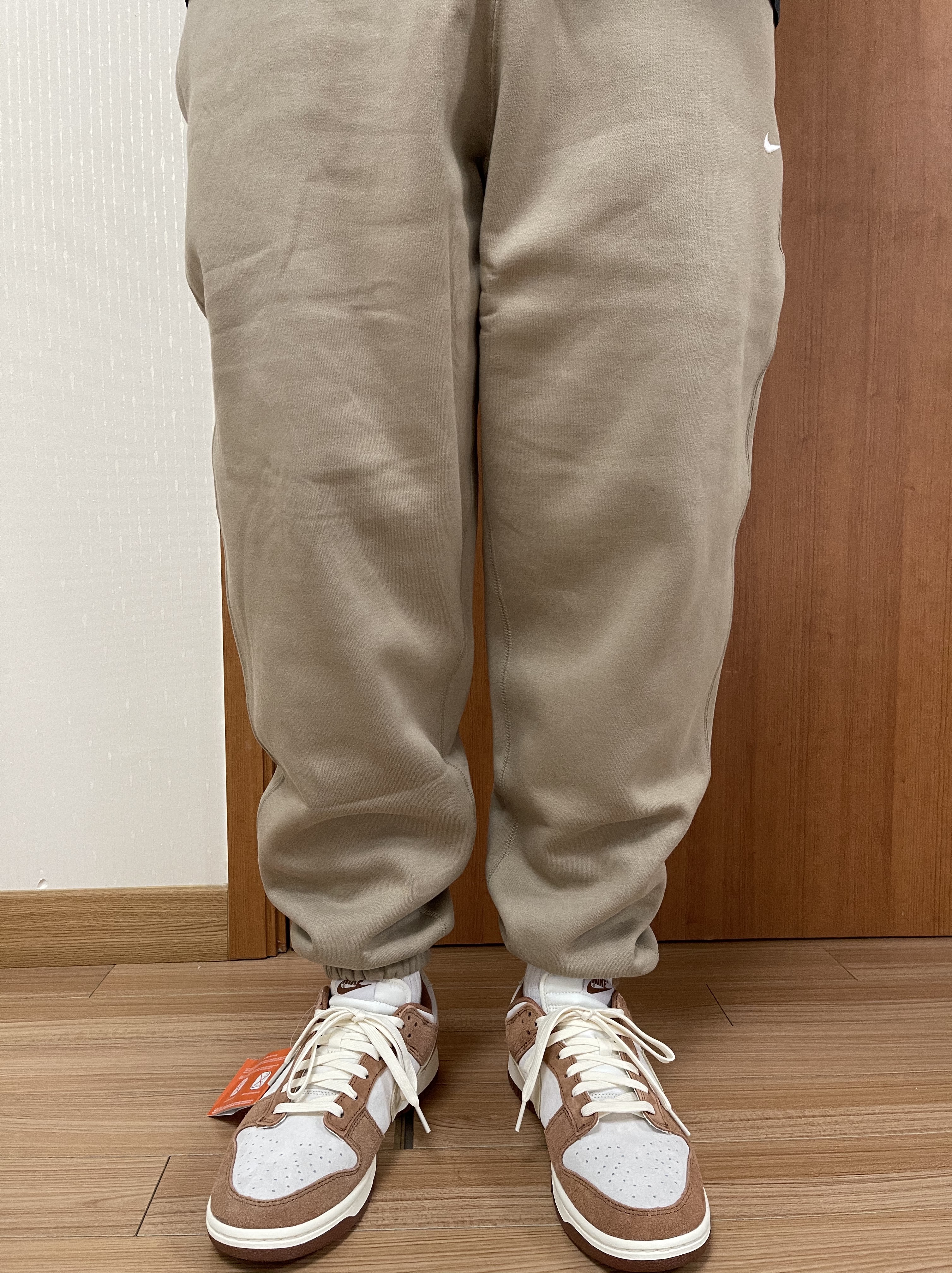 Nike NRG Solo Swoosh Fleece Pants Khaki - Asia, Nike Dunk Low Pro Premium Medium Curry 착용 스타일 - 3