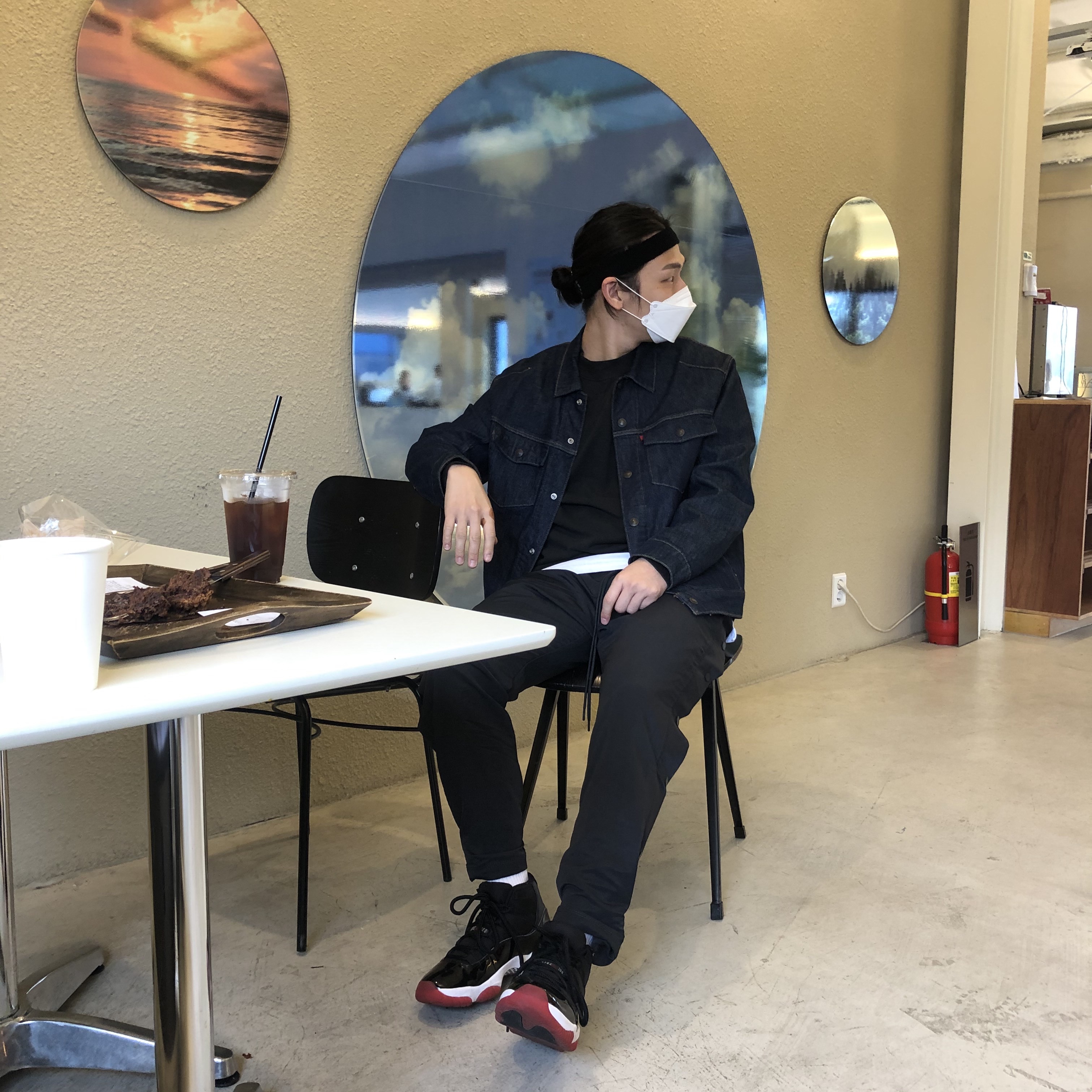 Jordan 11 Retro Bred 2019, Nike x Fear of God Warm Up Pants Off Noir 착용 스타일 - 2