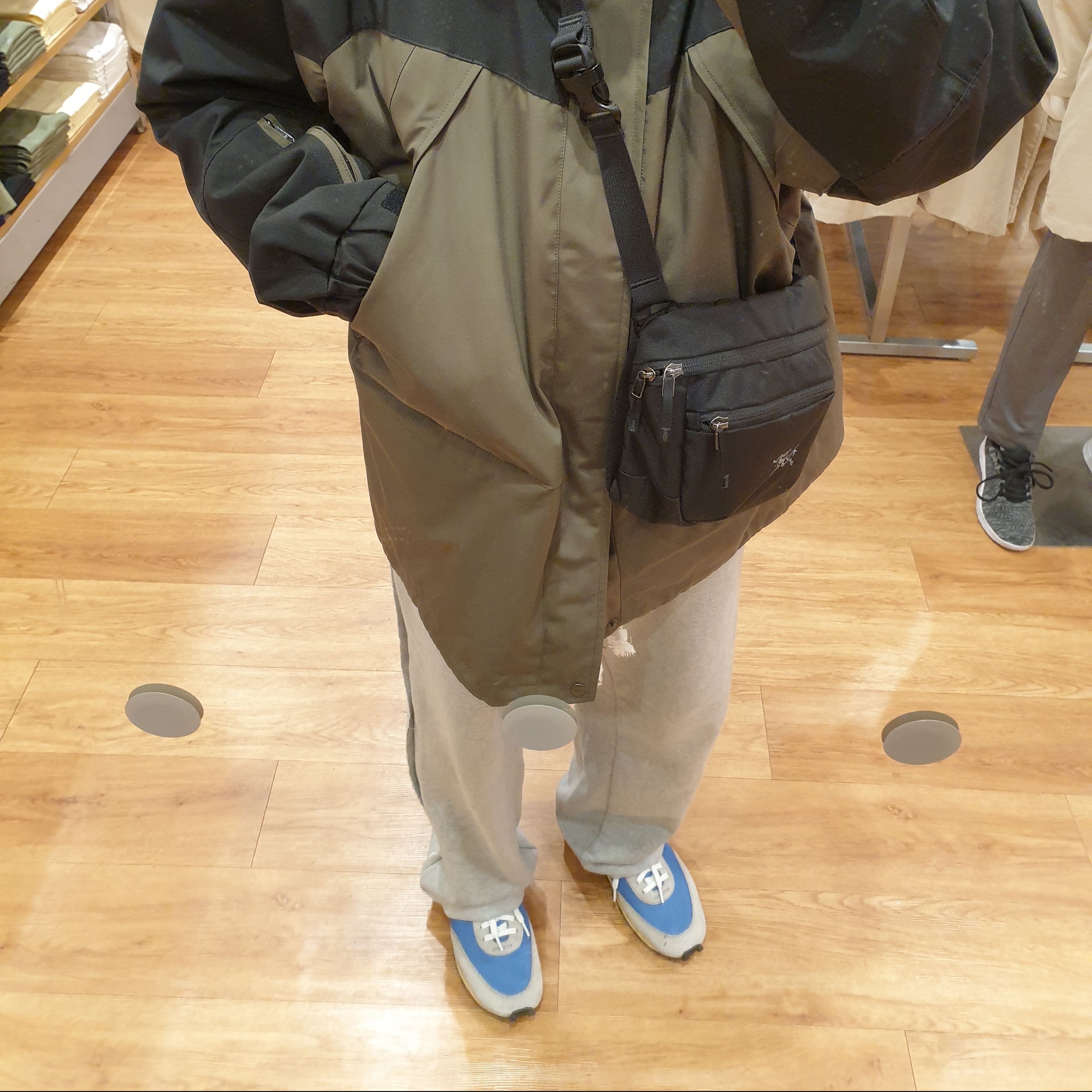 Nike Daybreak SP Metallic Gold Mountain Blue 착용 스타일