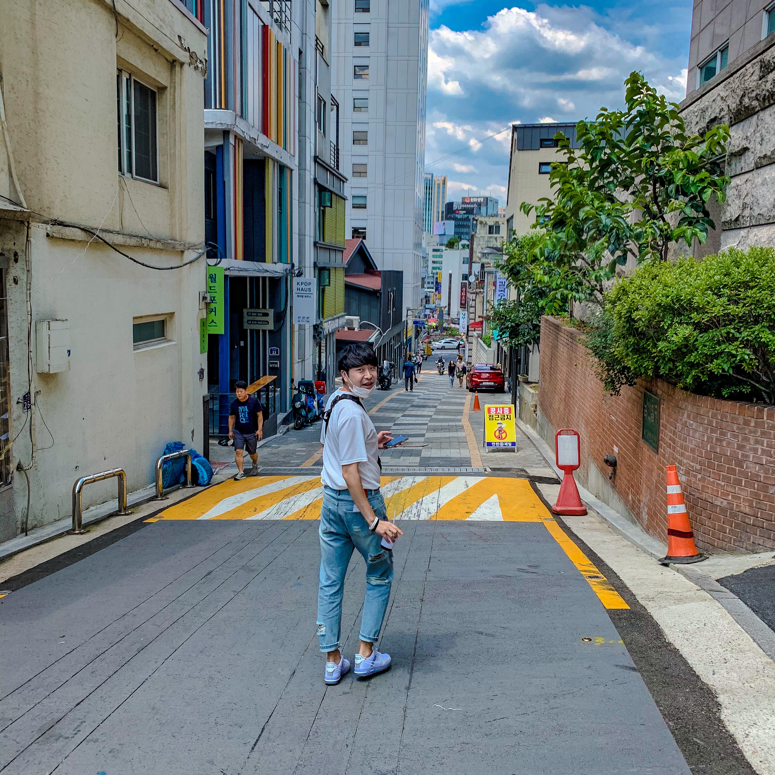 Nike Air Force 1 React White Light Bone, Supreme Waist Bag Real Tree Camo - 19FW 착용 스타일 - 2