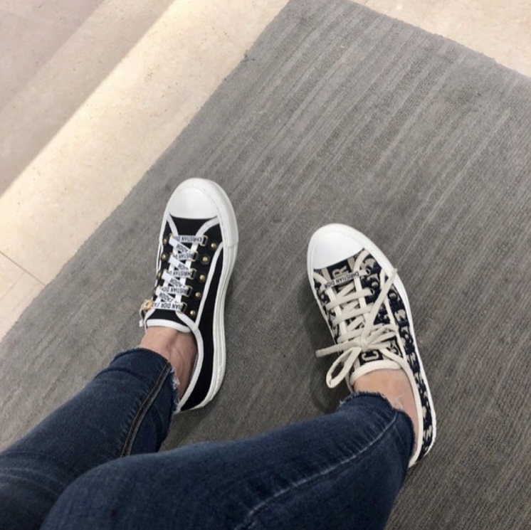 (W) Dior Walk'N'Dior Sneakers Oblique Navy 착용 스타일 - 2