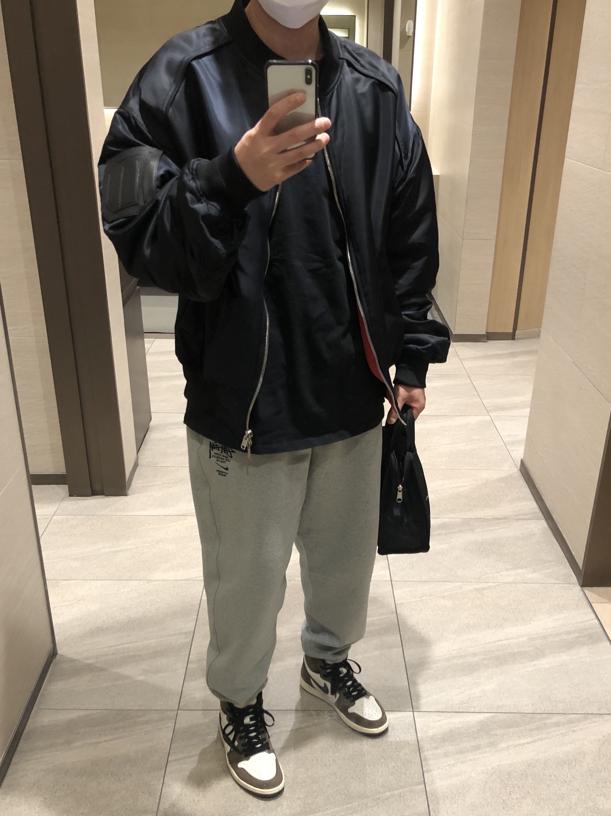 Jordan 1 x Travis Scott Retro High OG SP Mocha, Nike x Stussy NRG ZR Fleece Pants Heather Grey - US/EU 착용 스타일