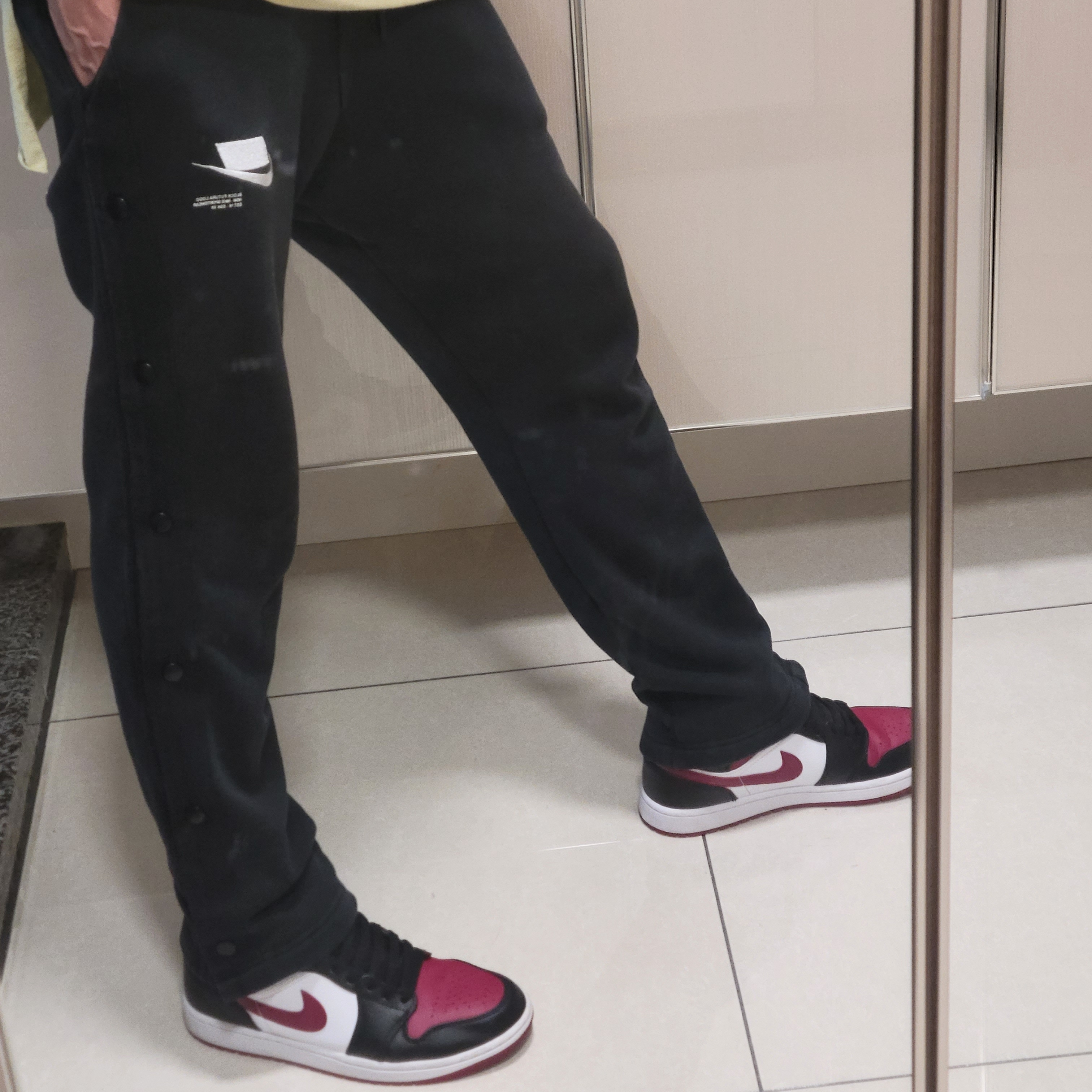 Jordan 1 Mid Bred Toe Noble Red 착용 스타일
