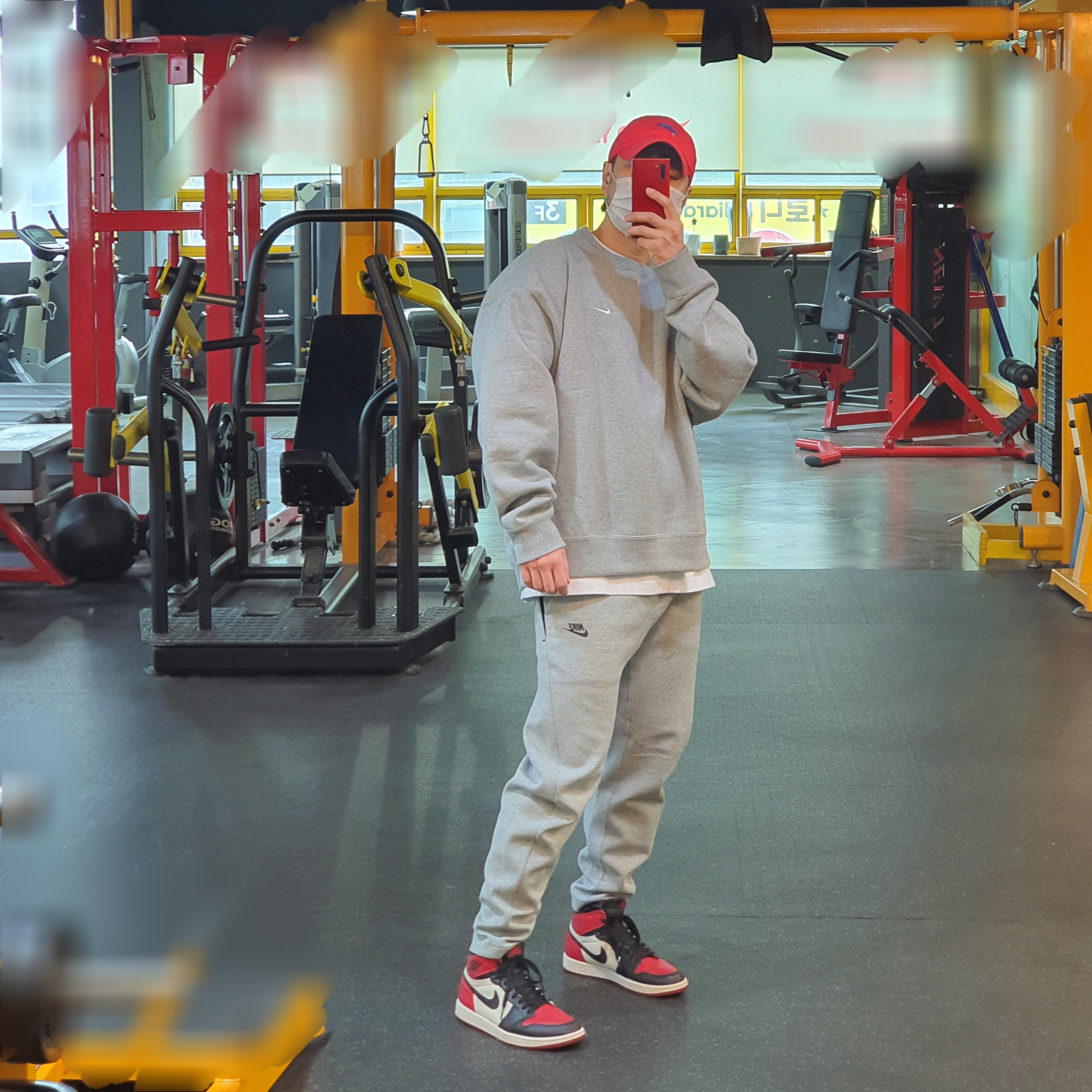 (GS) Jordan 1 Retro High OG Bred Toe, Nike NRG Solo Swoosh Crew Fleece Dark Grey Heather - US/EU 착용 스타일