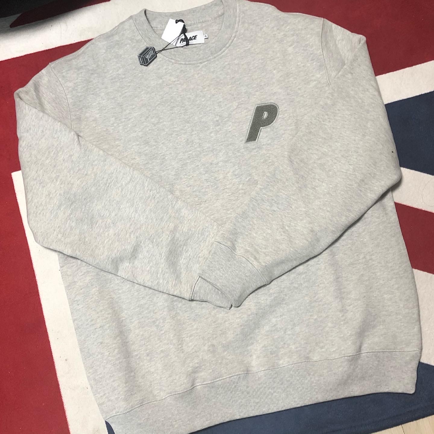 Palace P-3 Chenille Crew Grey Marl - 21SS 착용 스타일 - 2