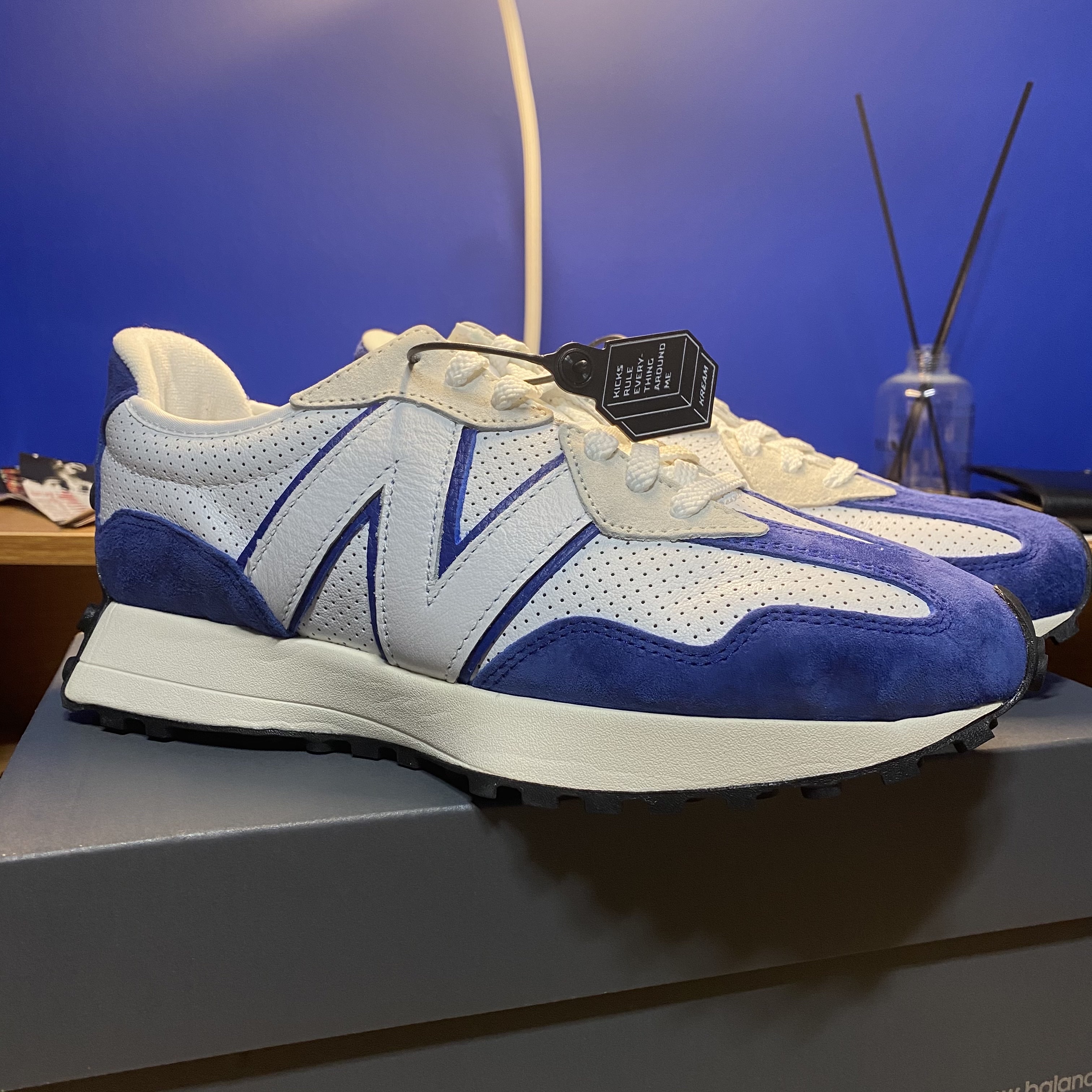 New Balance 327 Primary Pack Blue 착용 스타일