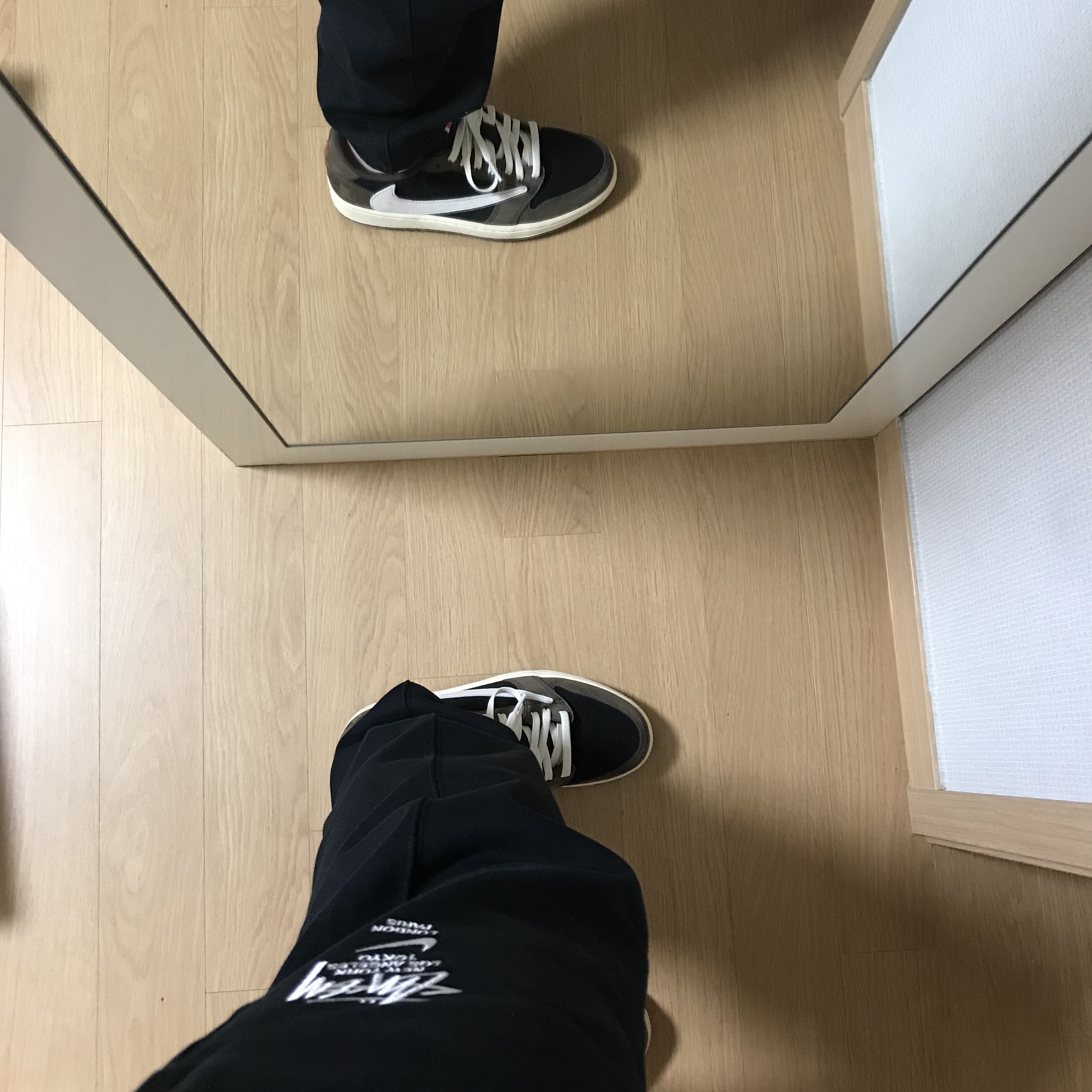 Nike x Stussy NRG ZR Fleece Pants Black - Asia, Jordan 1 x Travis Scott Retro Low OG SP Mocha 착용 스타일